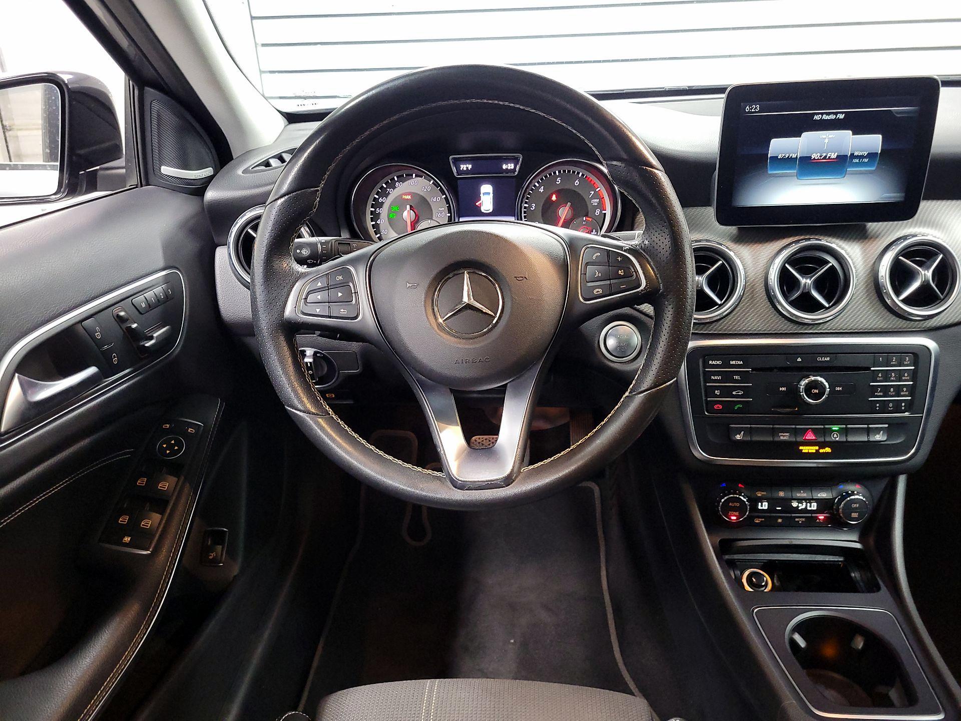 Thumbnail: 2017 Mercedes-Benz GLA - 10