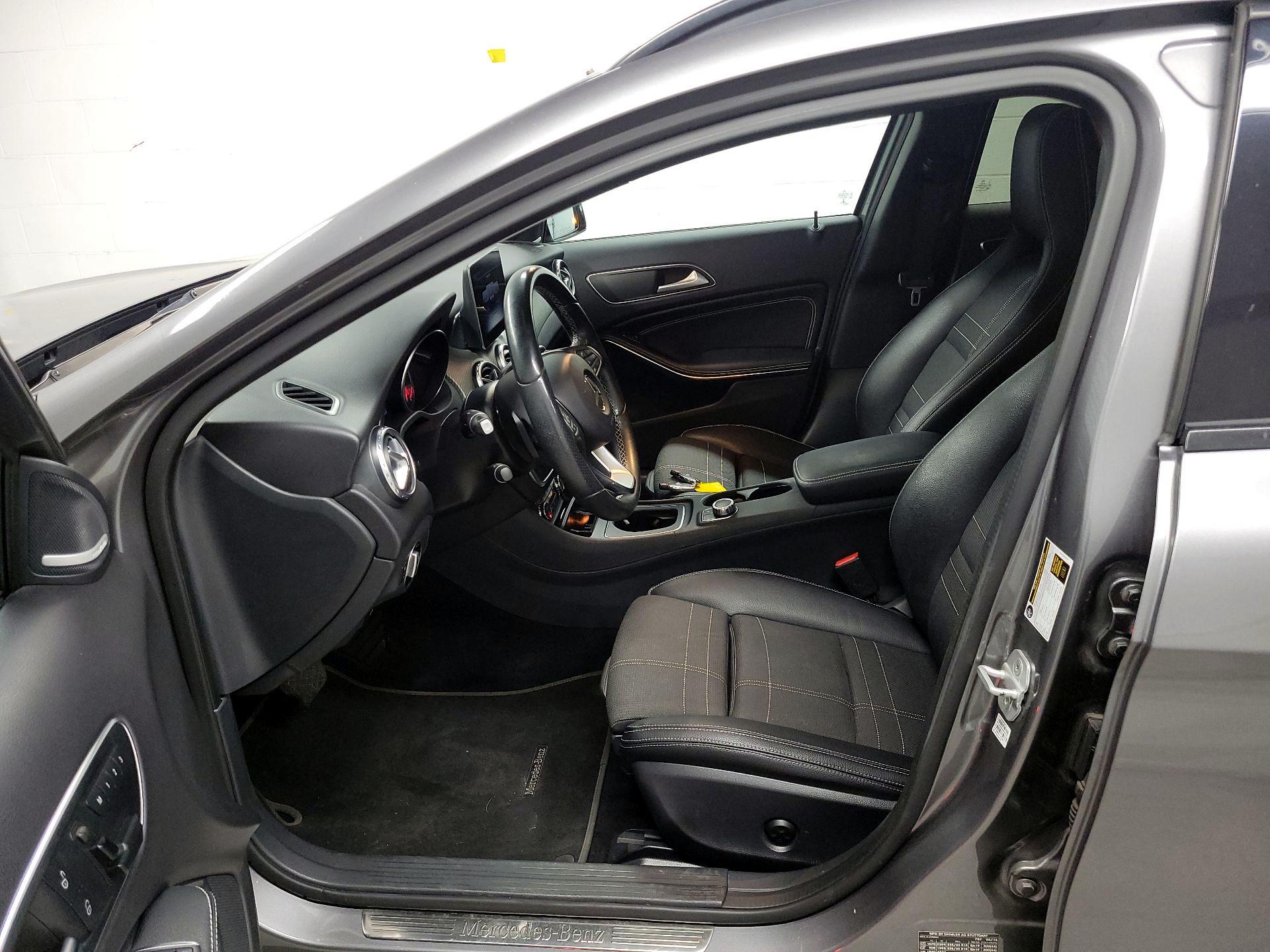 Thumbnail: 2017 Mercedes-Benz GLA - 11