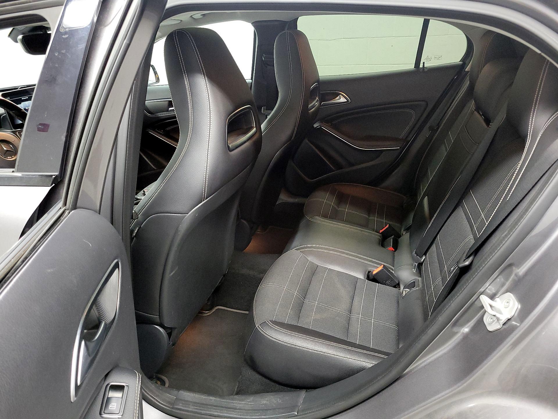 Thumbnail: 2017 Mercedes-Benz GLA - 17