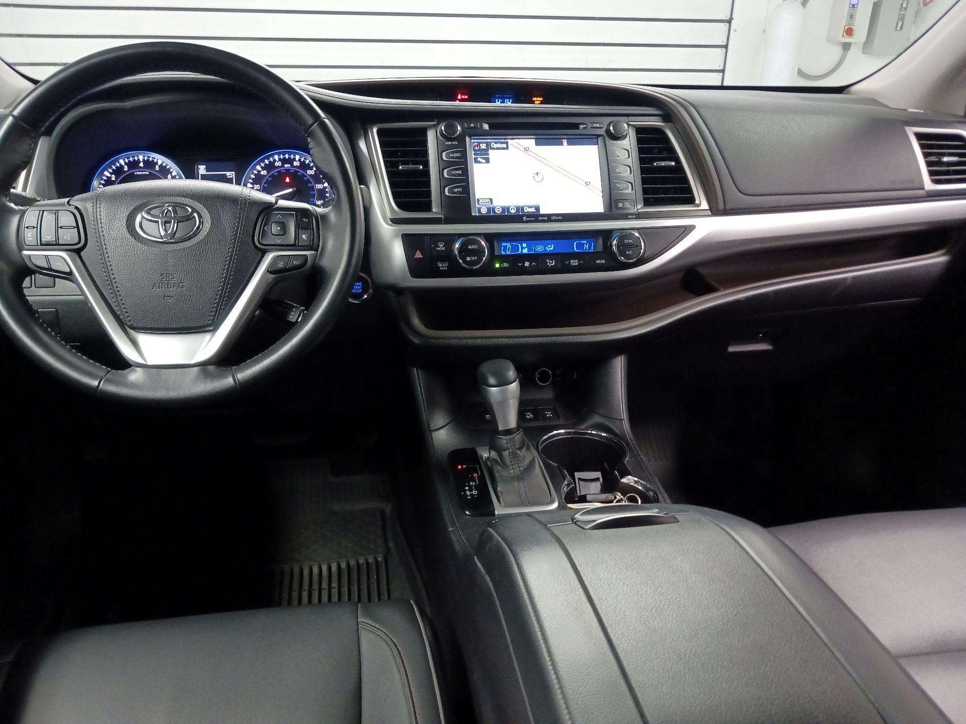 Thumbnail: 2017 Toyota Highlander - 9