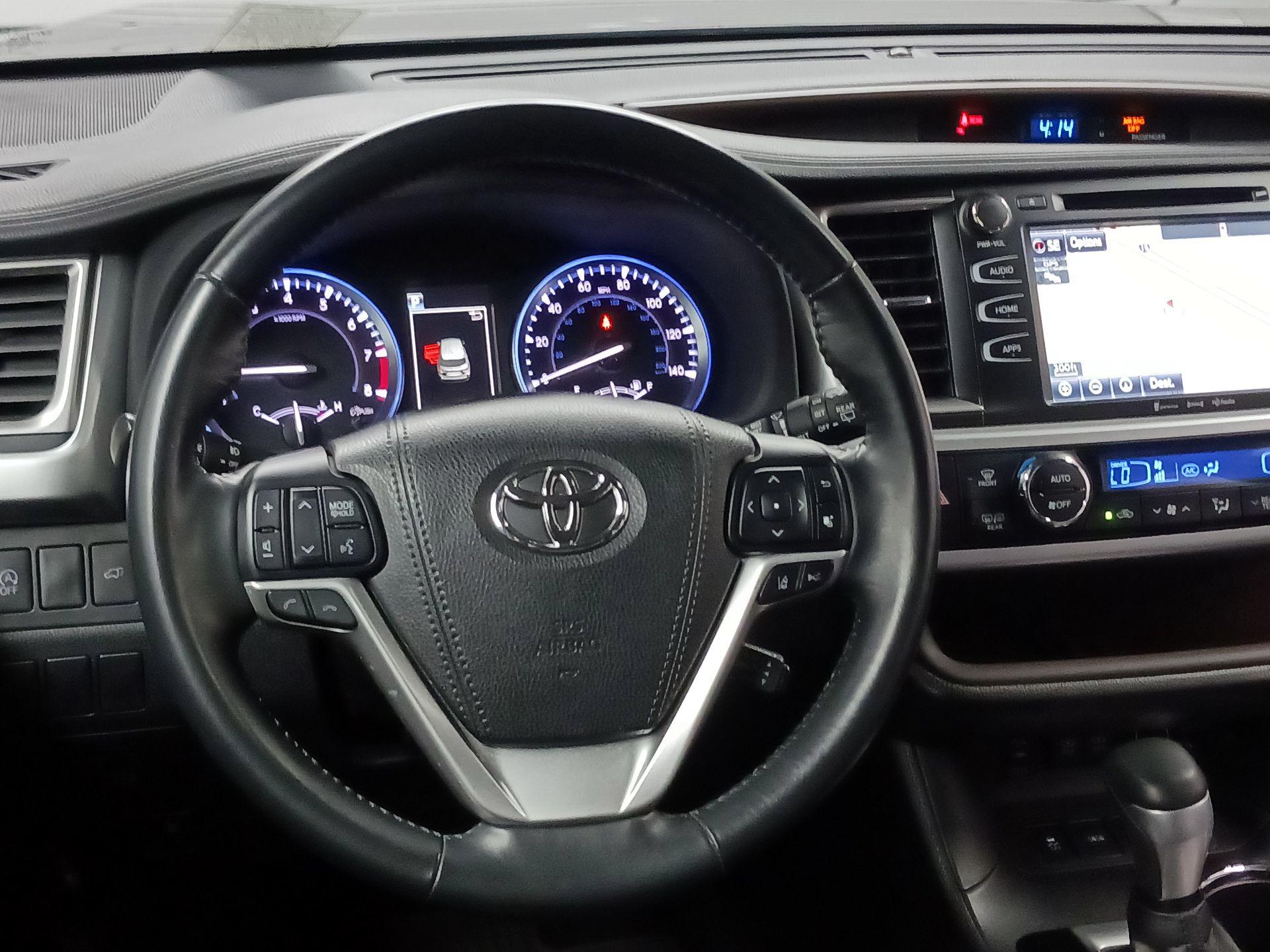 Thumbnail: 2017 Toyota Highlander - 10