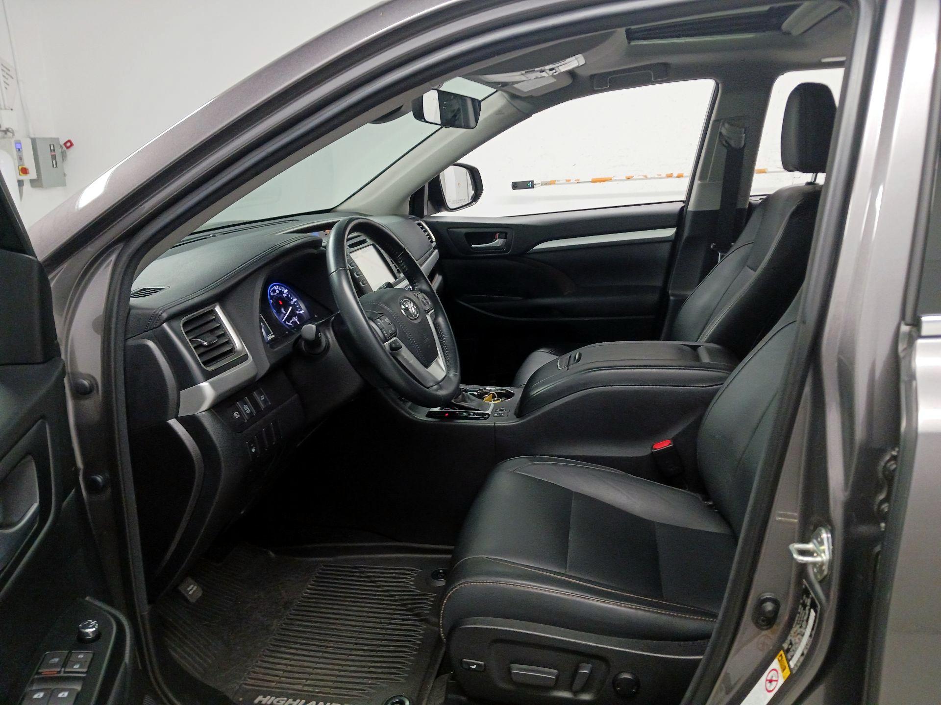 Thumbnail: 2017 Toyota Highlander - 11