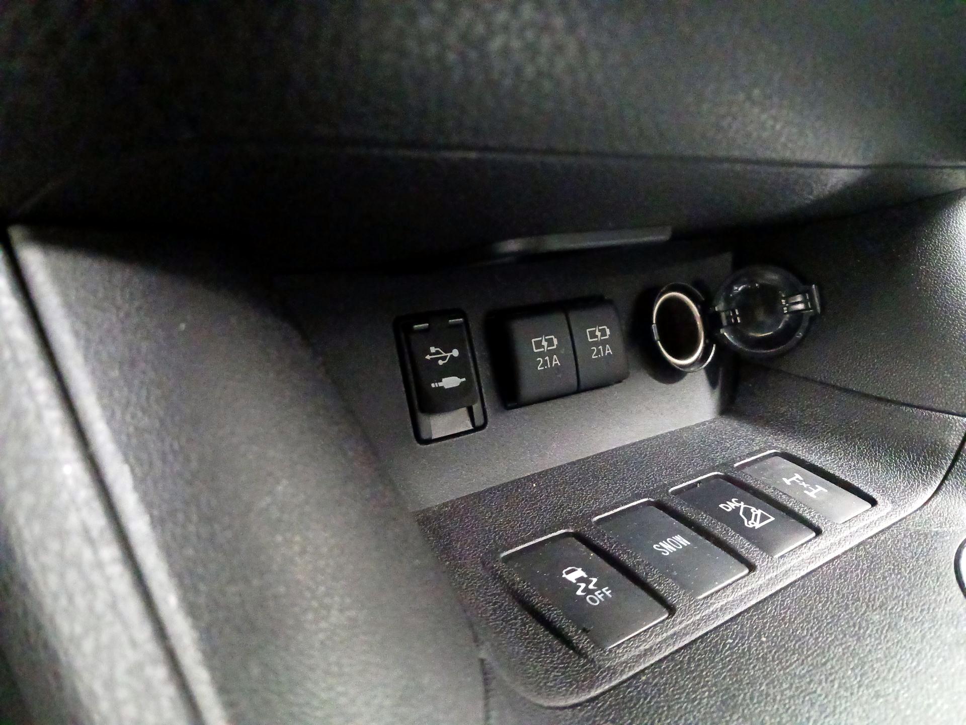 Thumbnail: 2017 Toyota Highlander - 19