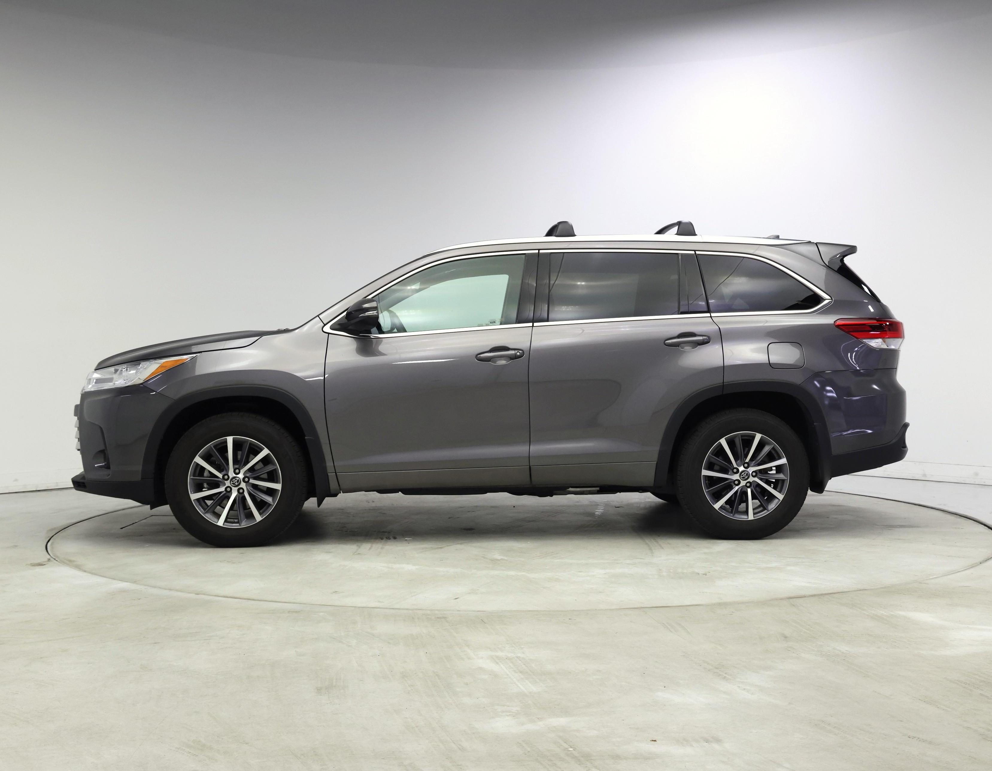 Thumbnail: 2017 Toyota Highlander - 3