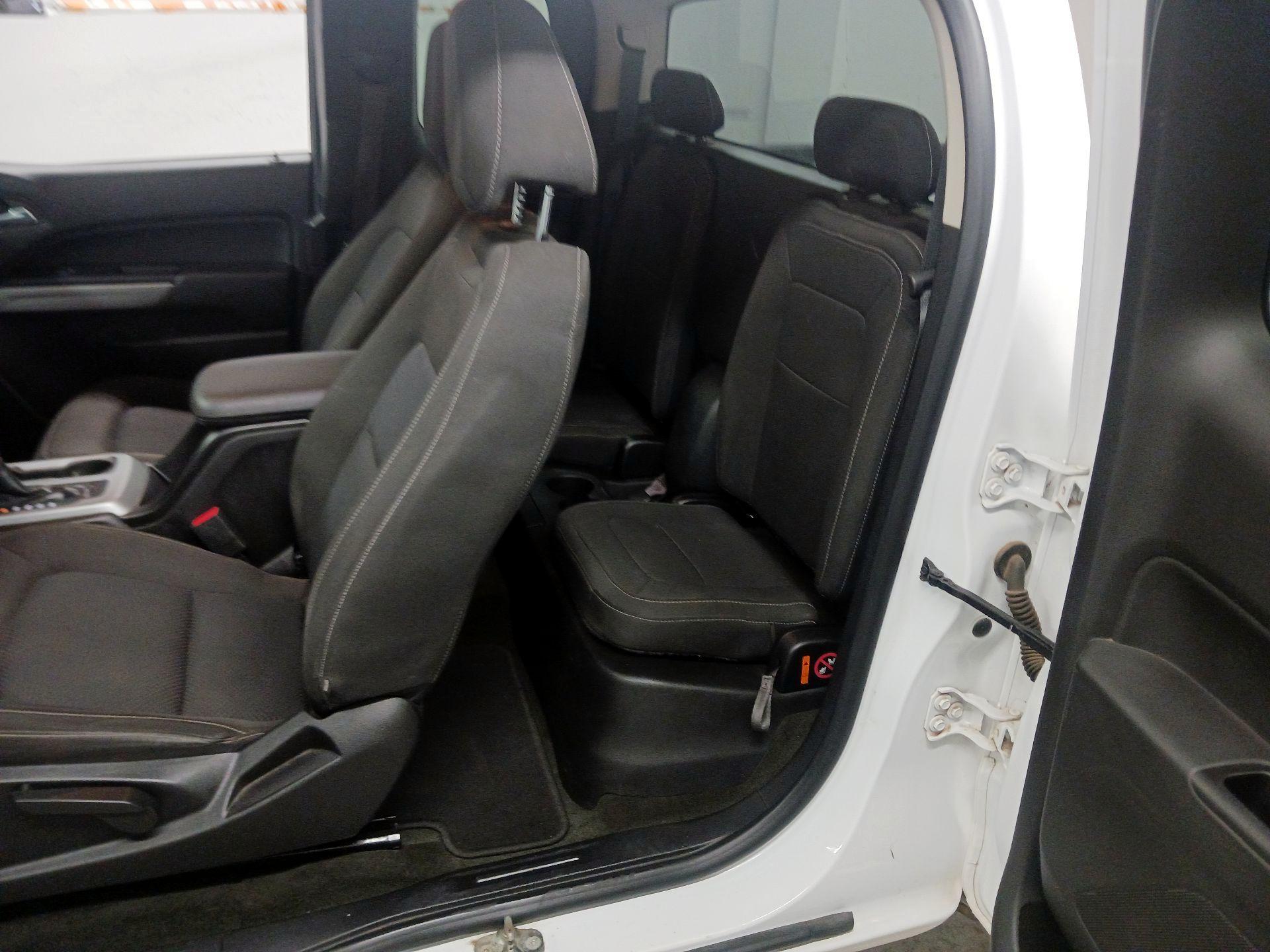 Thumbnail: 2015 Chevrolet Colorado - 19