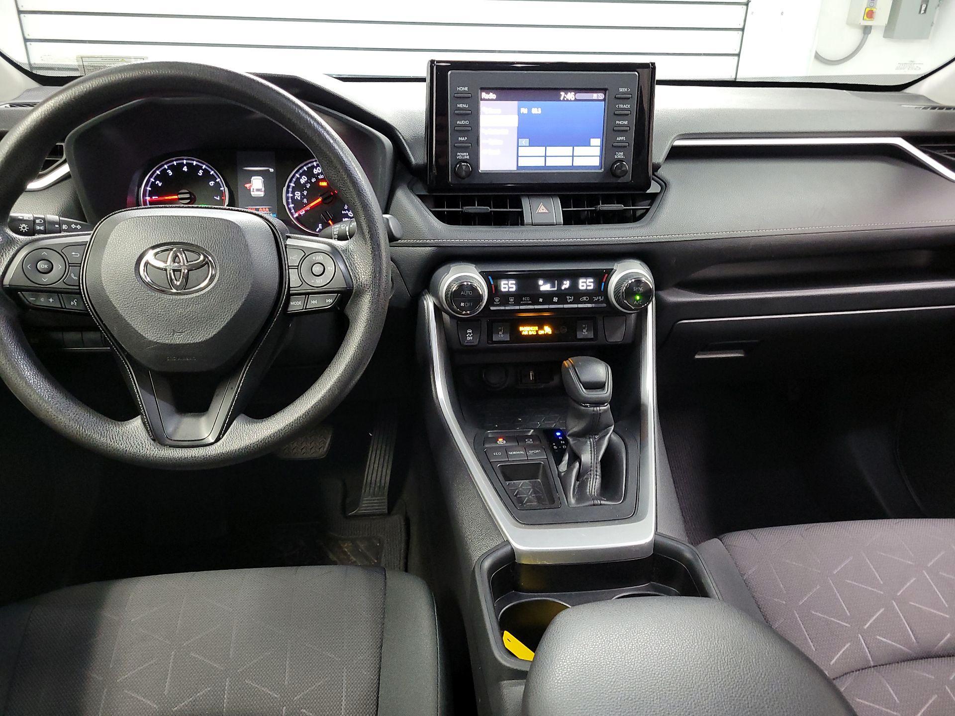 Thumbnail: 2019 Toyota RAV4 - 9