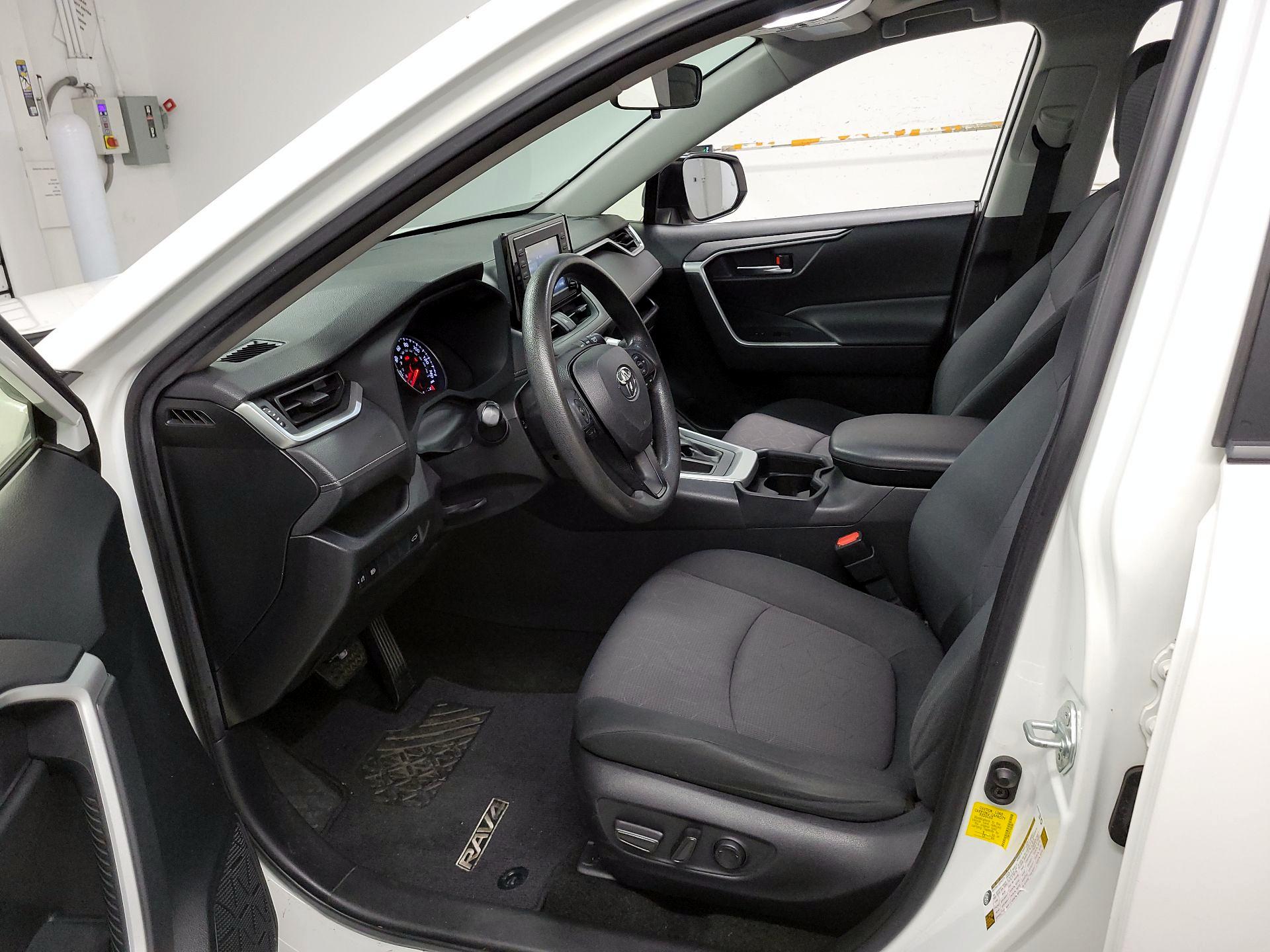 Thumbnail: 2019 Toyota RAV4 - 11