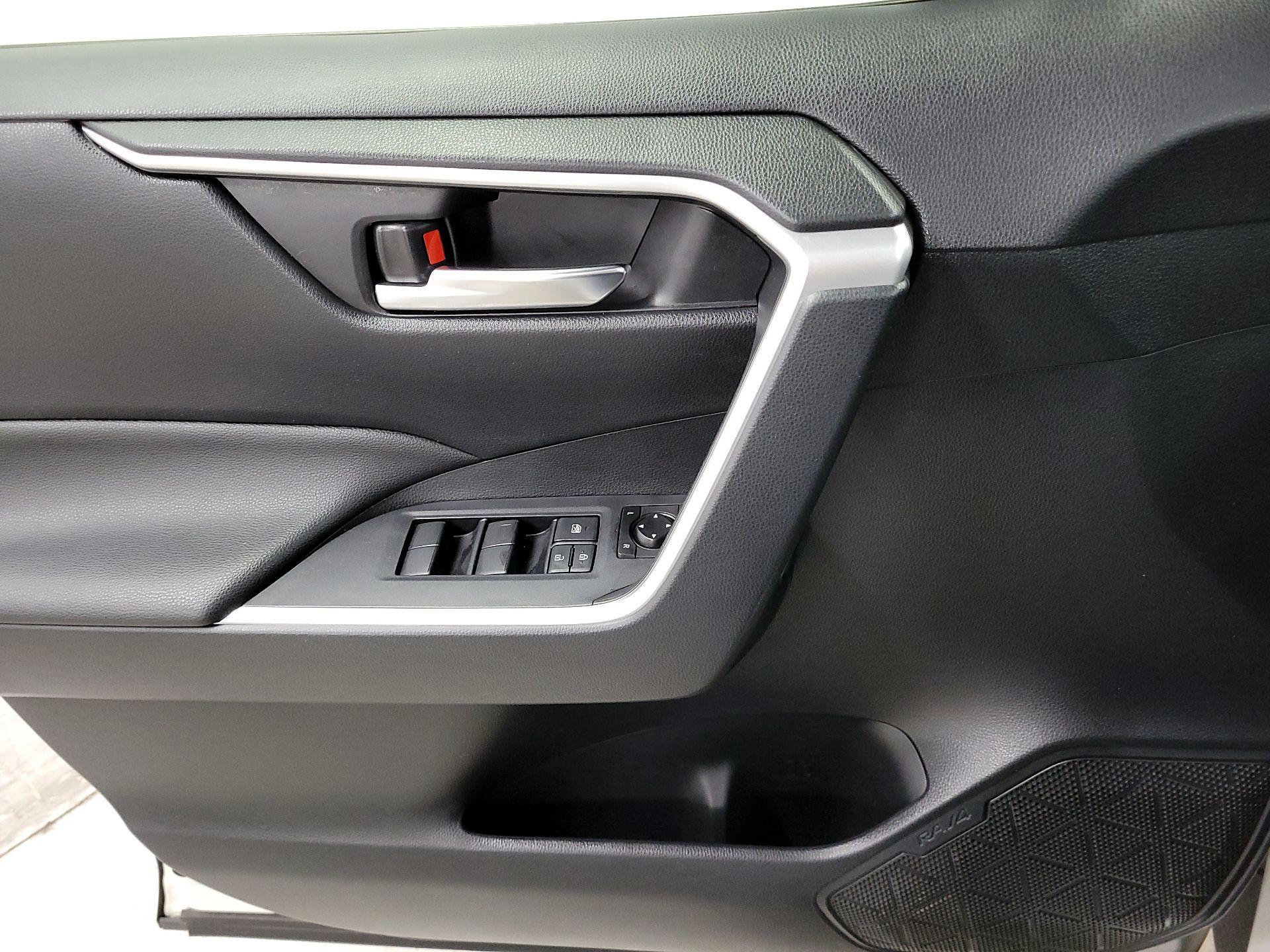 Thumbnail: 2019 Toyota RAV4 - 12