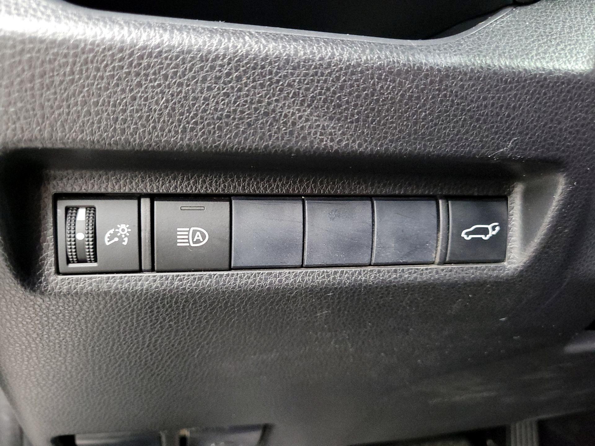 Thumbnail: 2019 Toyota RAV4 - 13