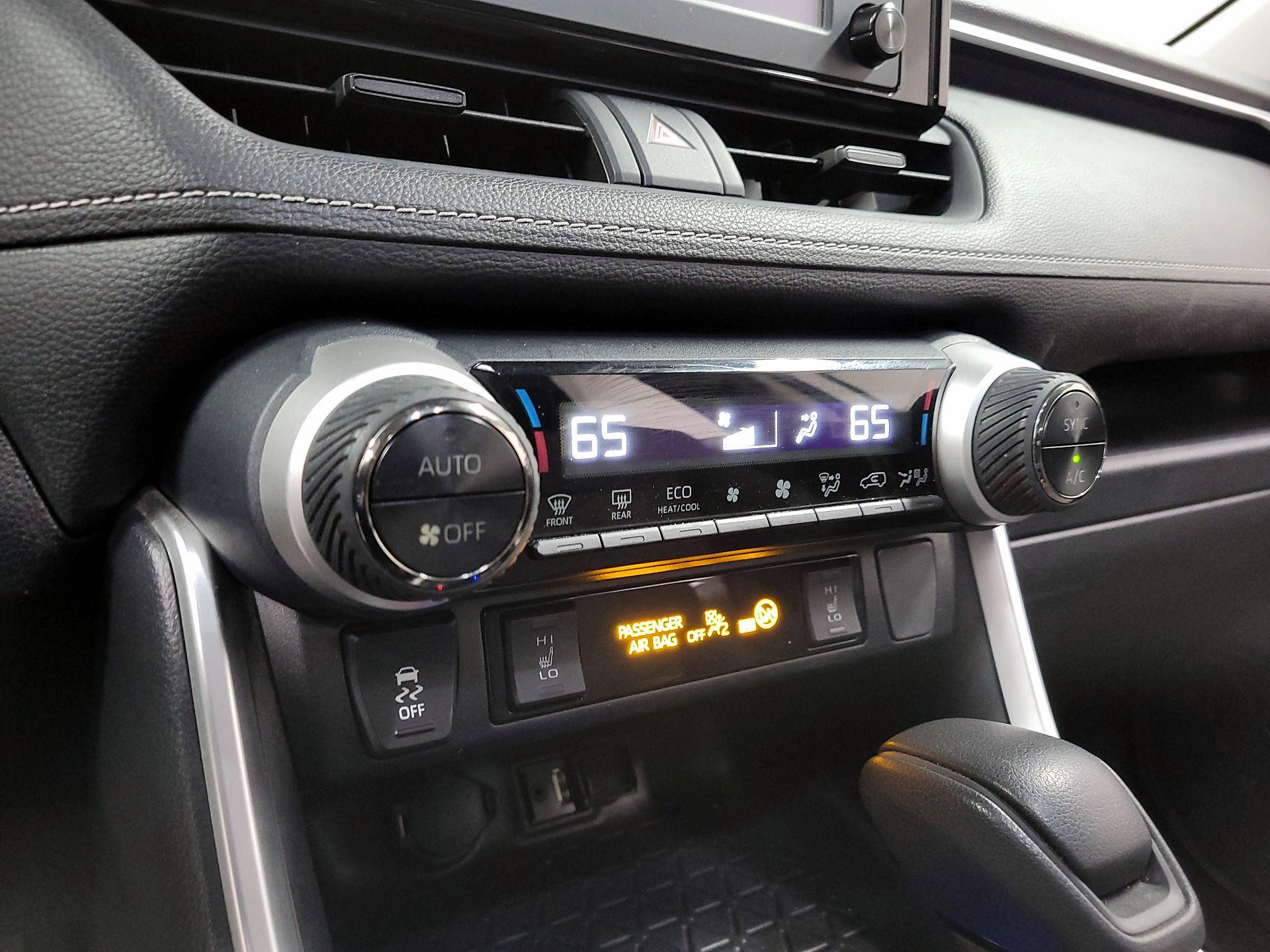 Thumbnail: 2019 Toyota RAV4 - 16