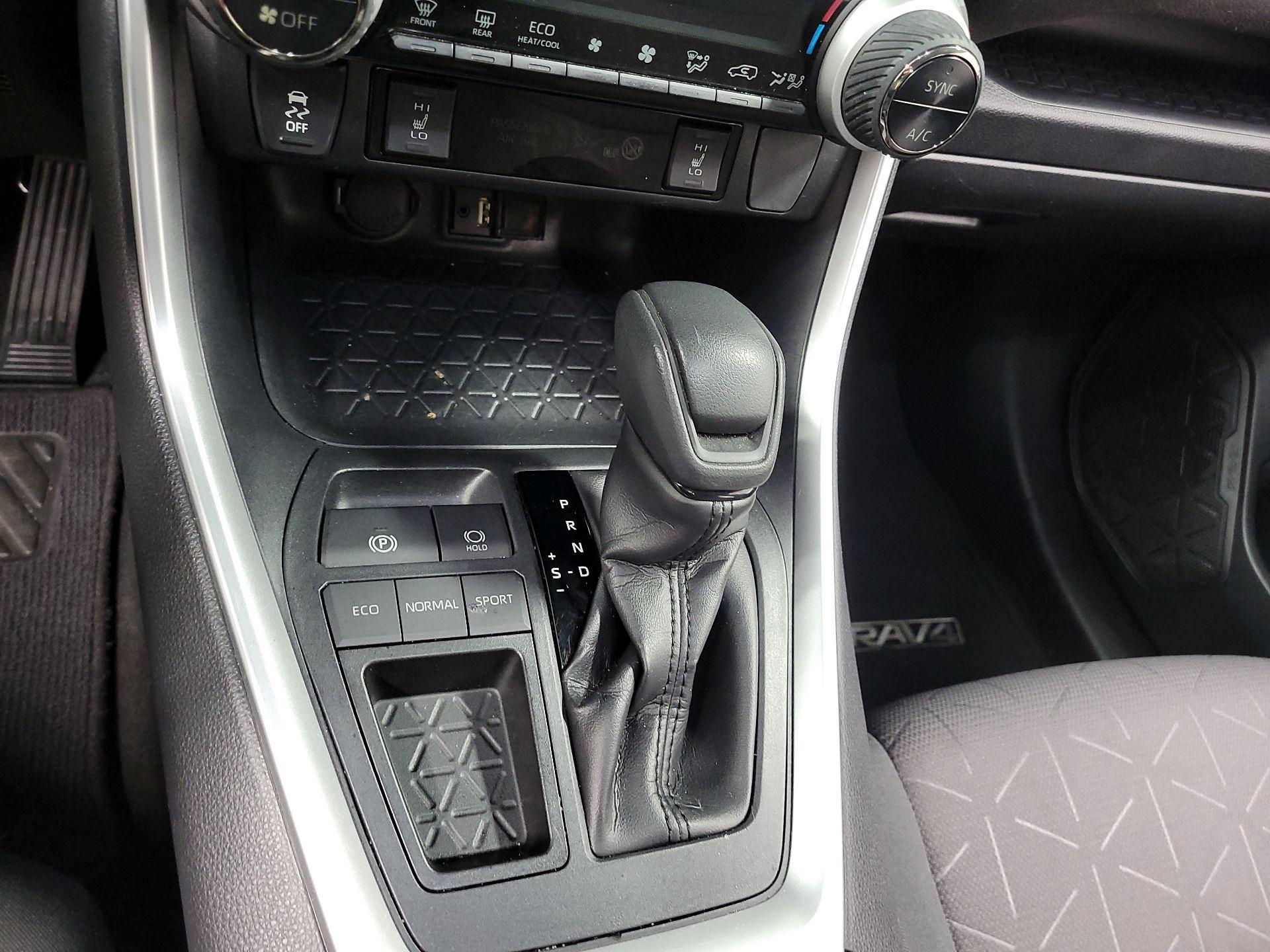 Thumbnail: 2019 Toyota RAV4 - 17