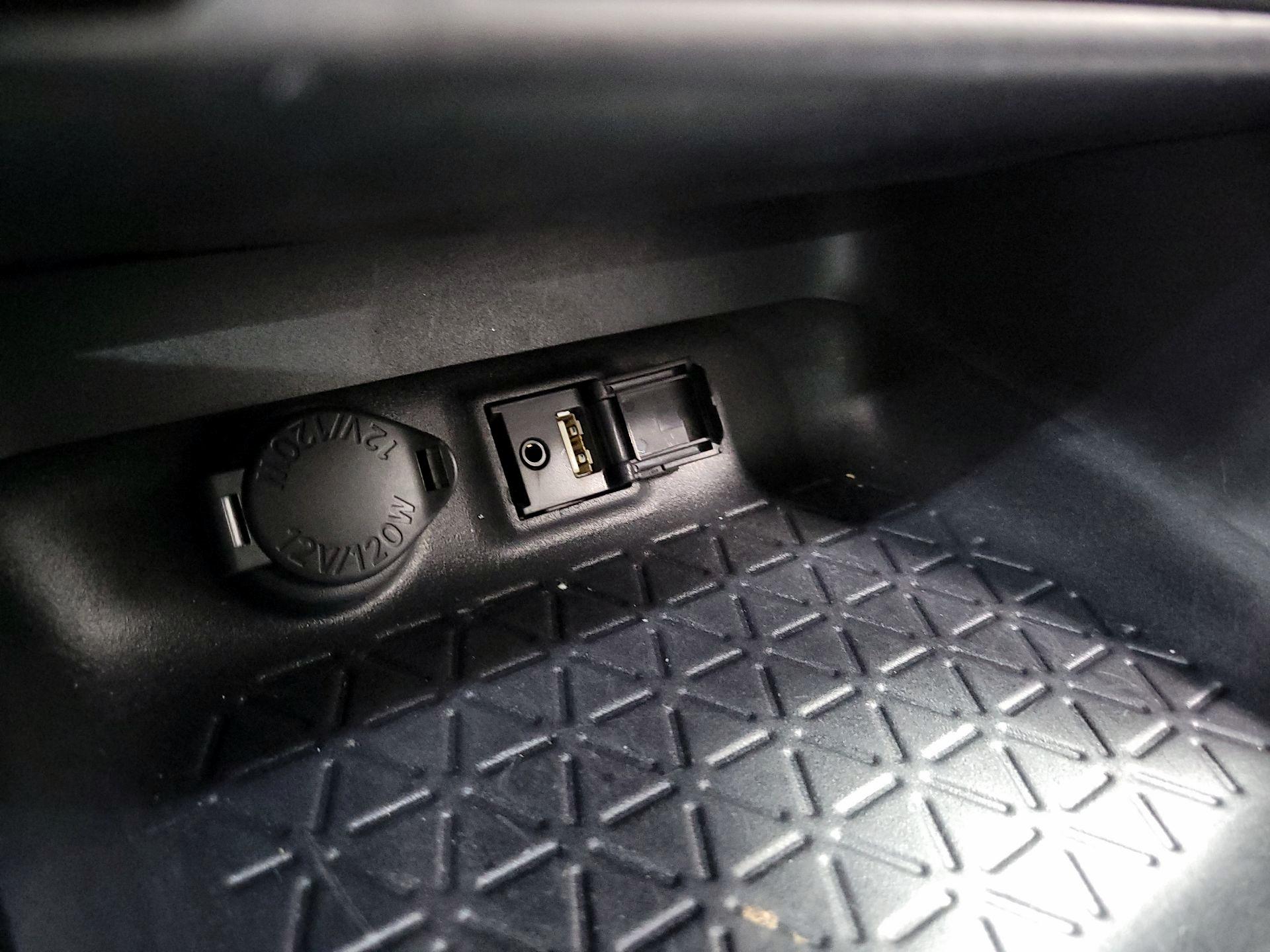 Thumbnail: 2019 Toyota RAV4 - 18