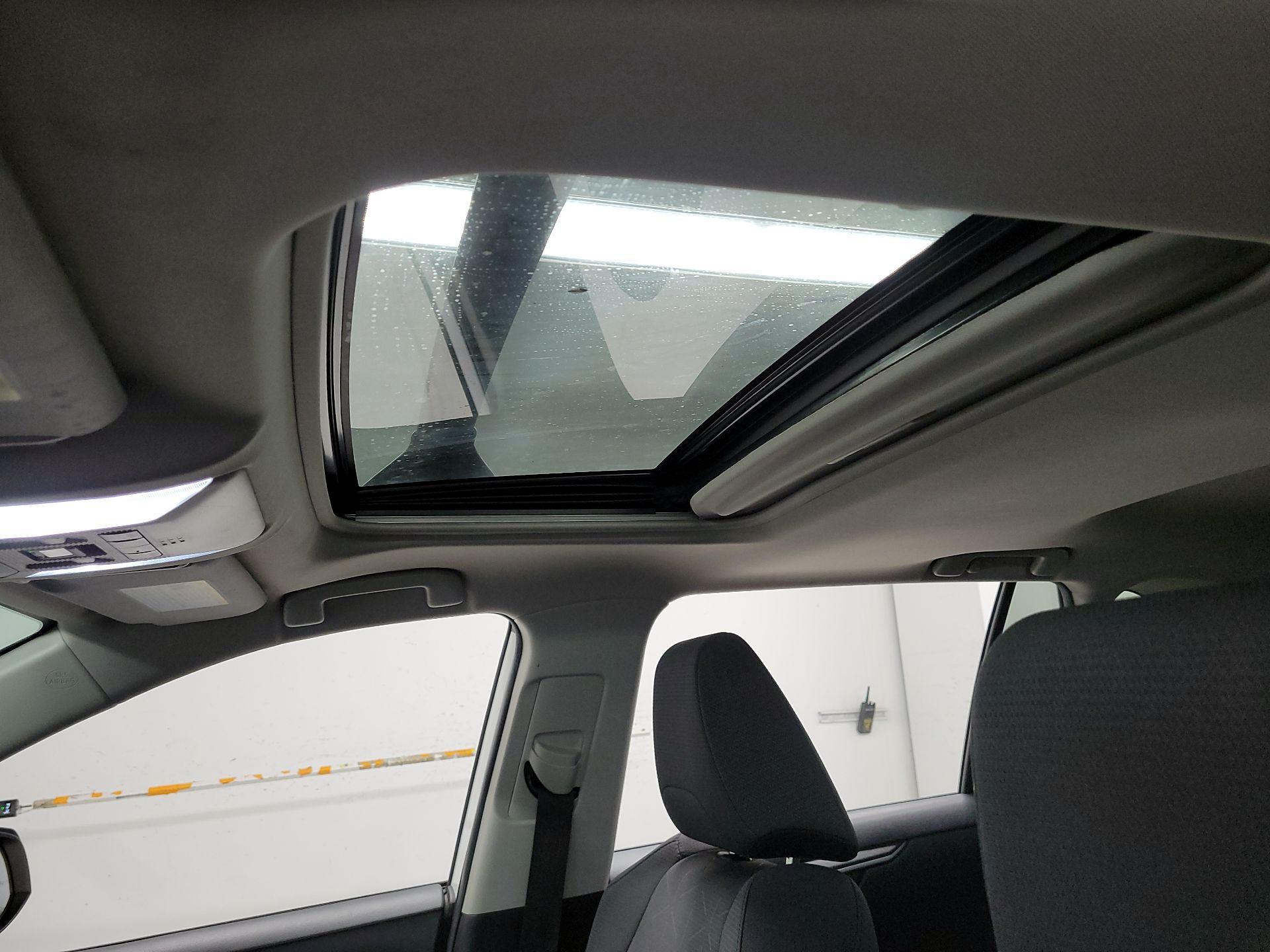 Thumbnail: 2019 Toyota RAV4 - 19