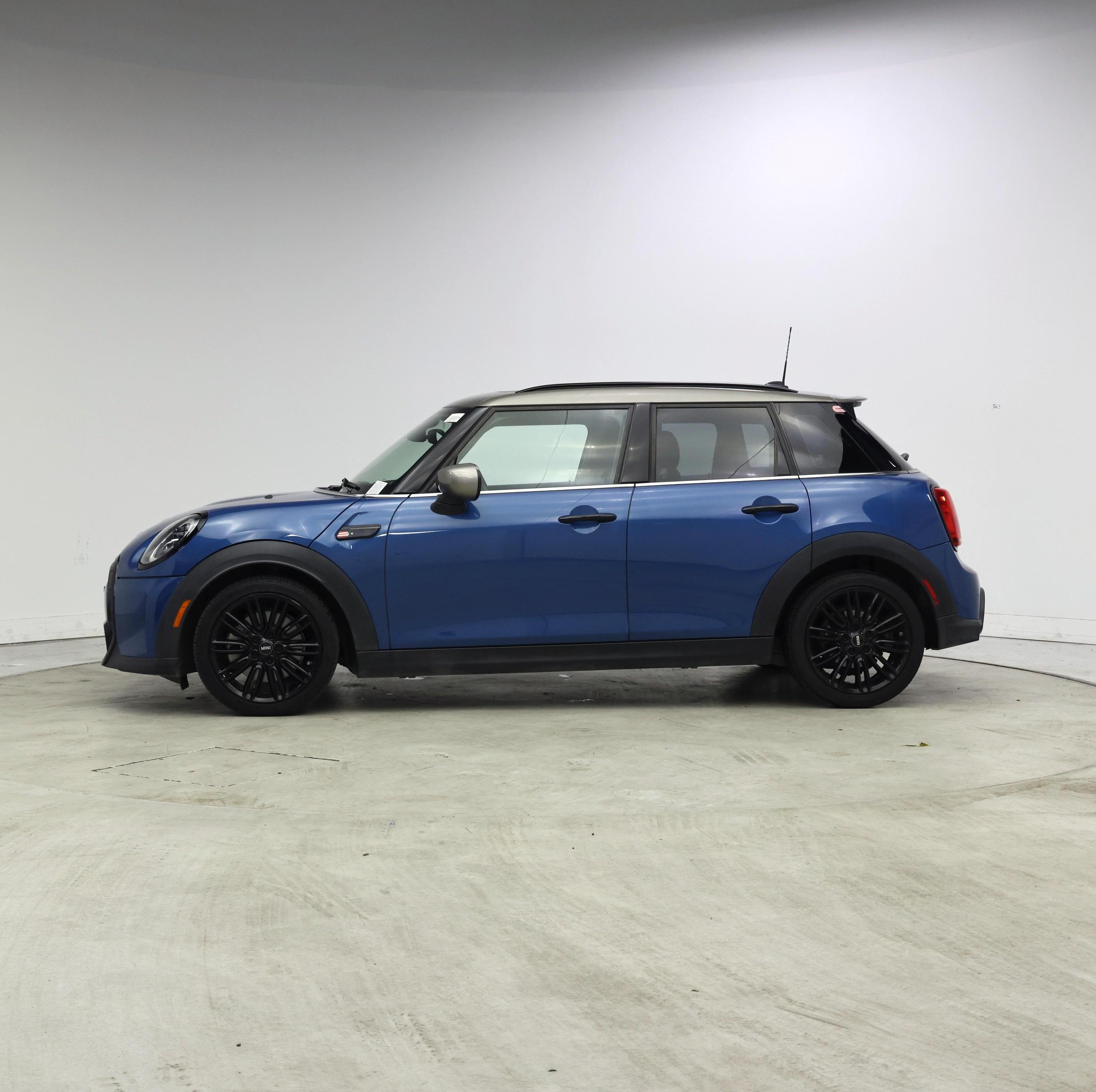 Thumbnail: 2023 MINI Cooper Hardtop - 3