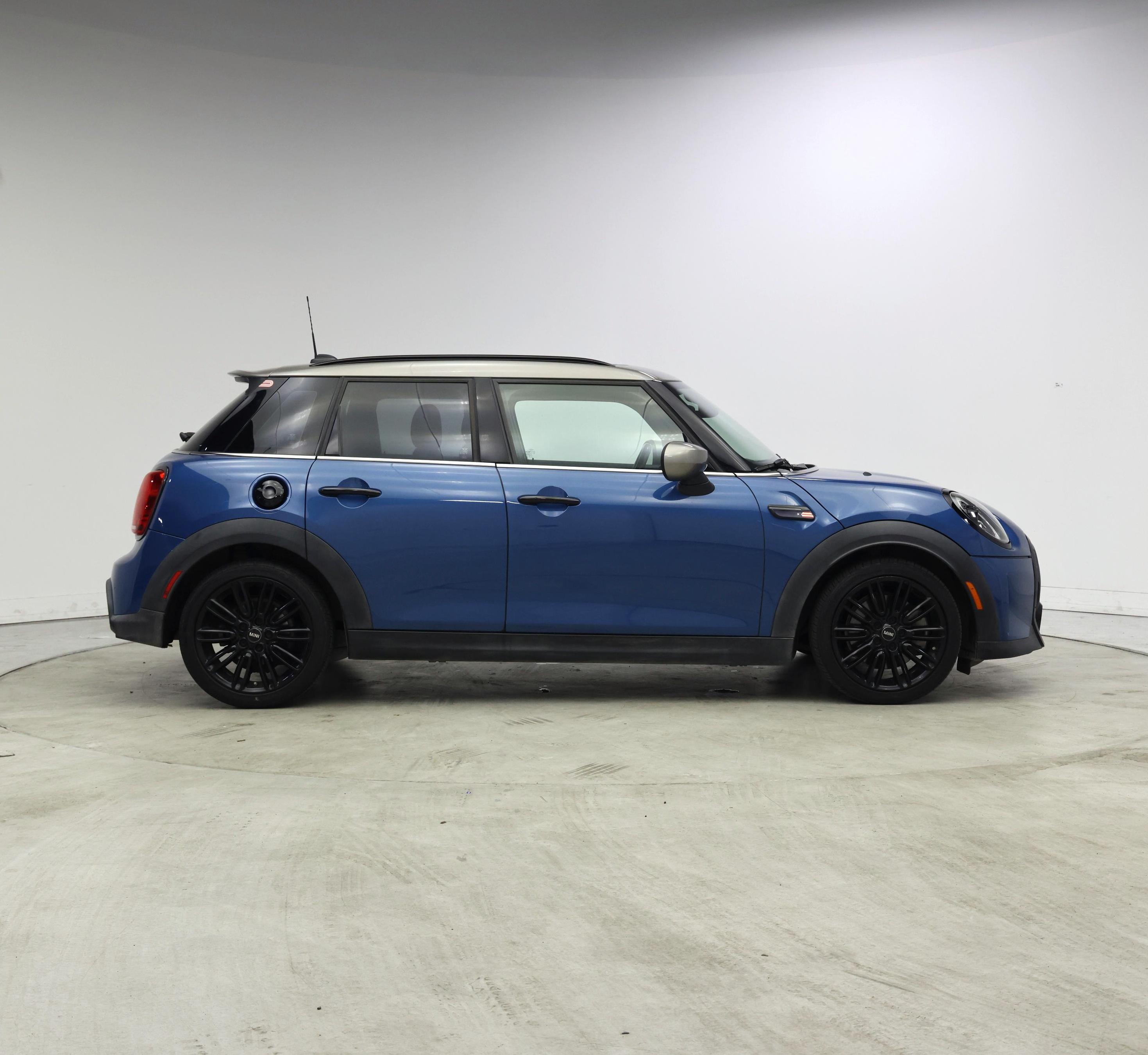 Thumbnail: 2023 MINI Cooper Hardtop - 7