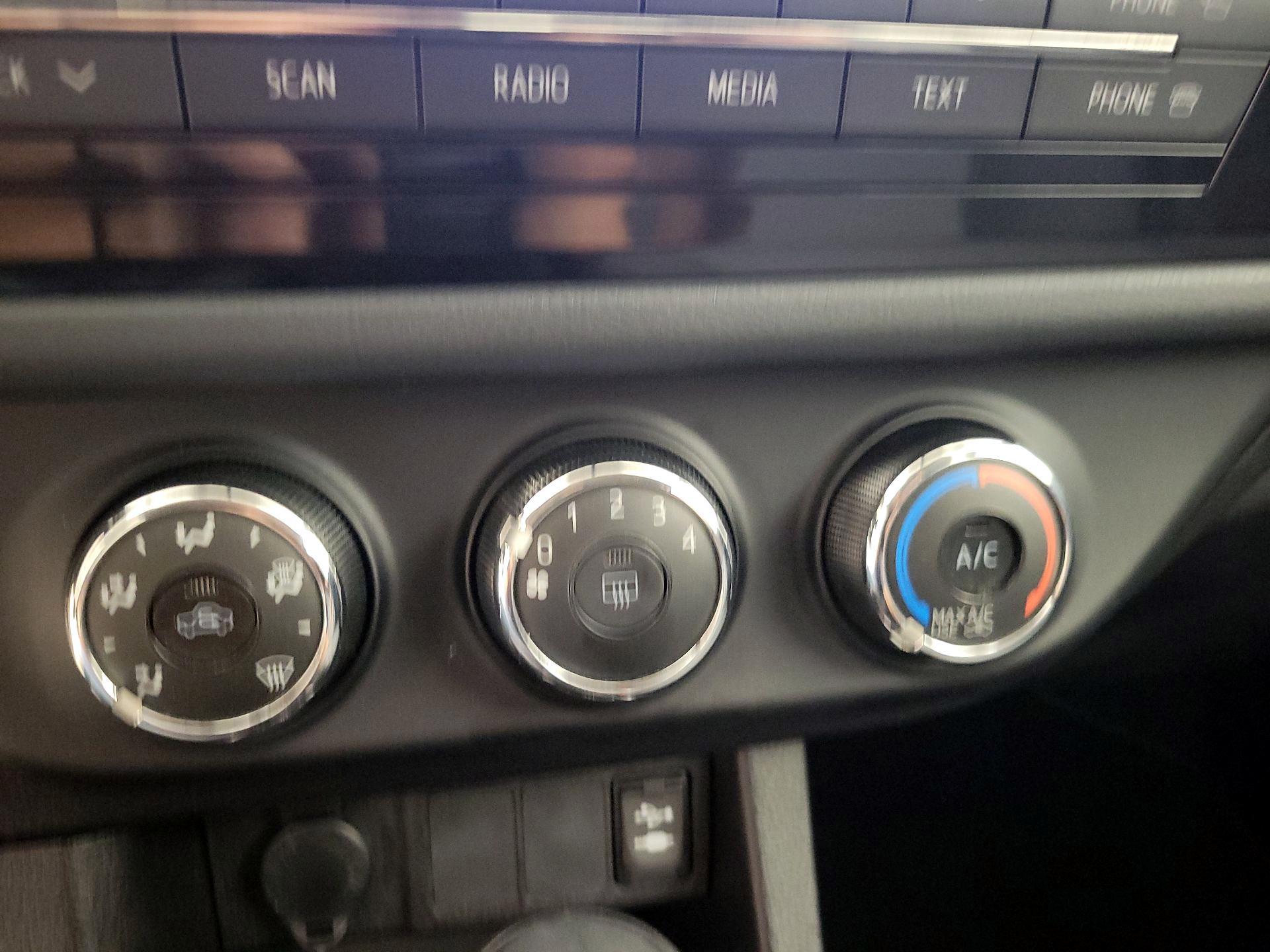 Thumbnail: 2014 Toyota Corolla - 15