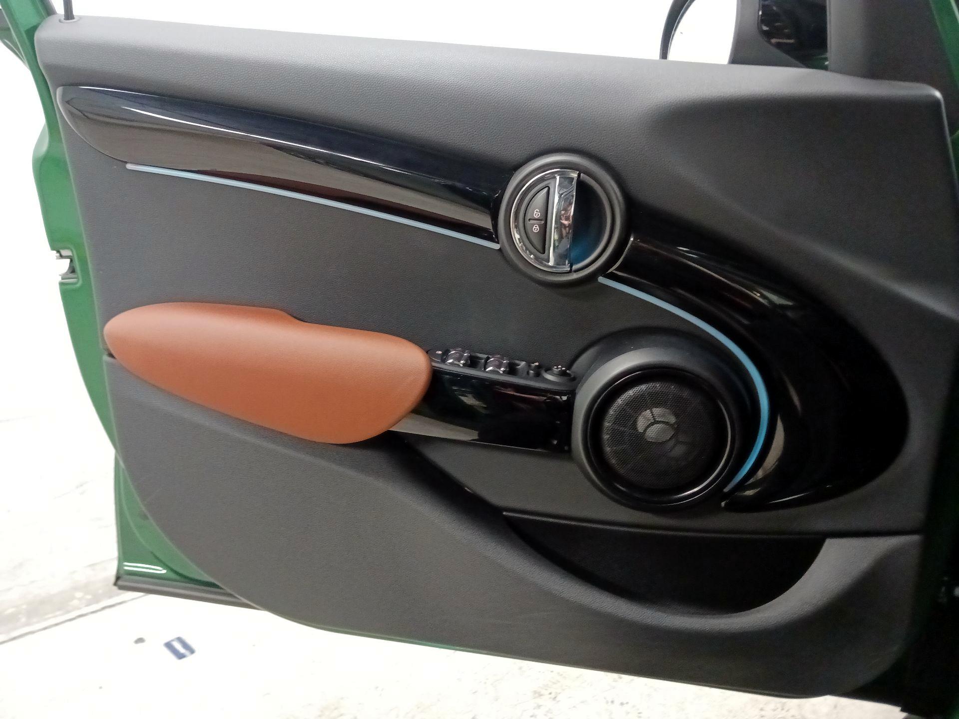 Thumbnail: 2022 MINI Cooper Hardtop - 12