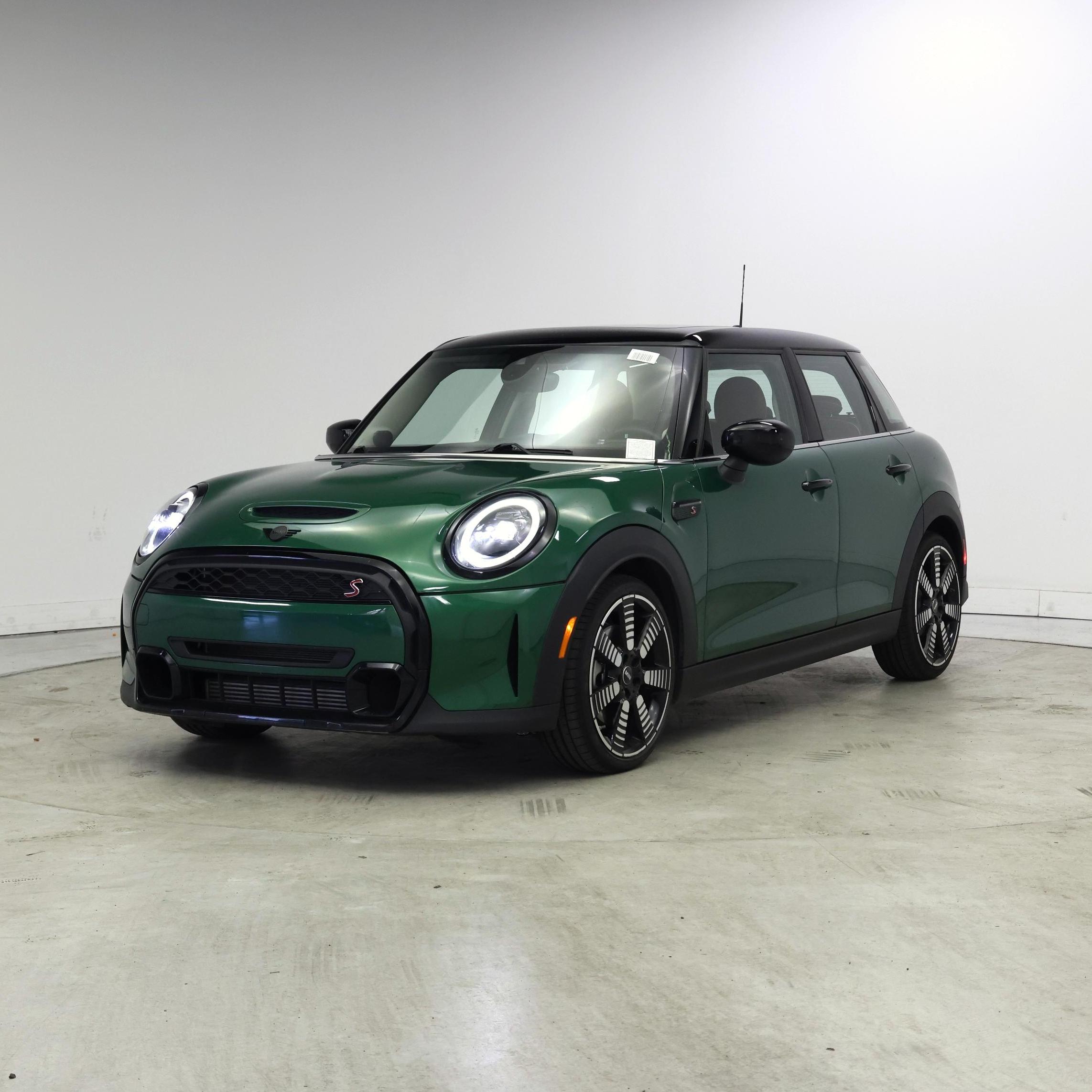 Thumbnail: 2022 MINI Cooper Hardtop - 4