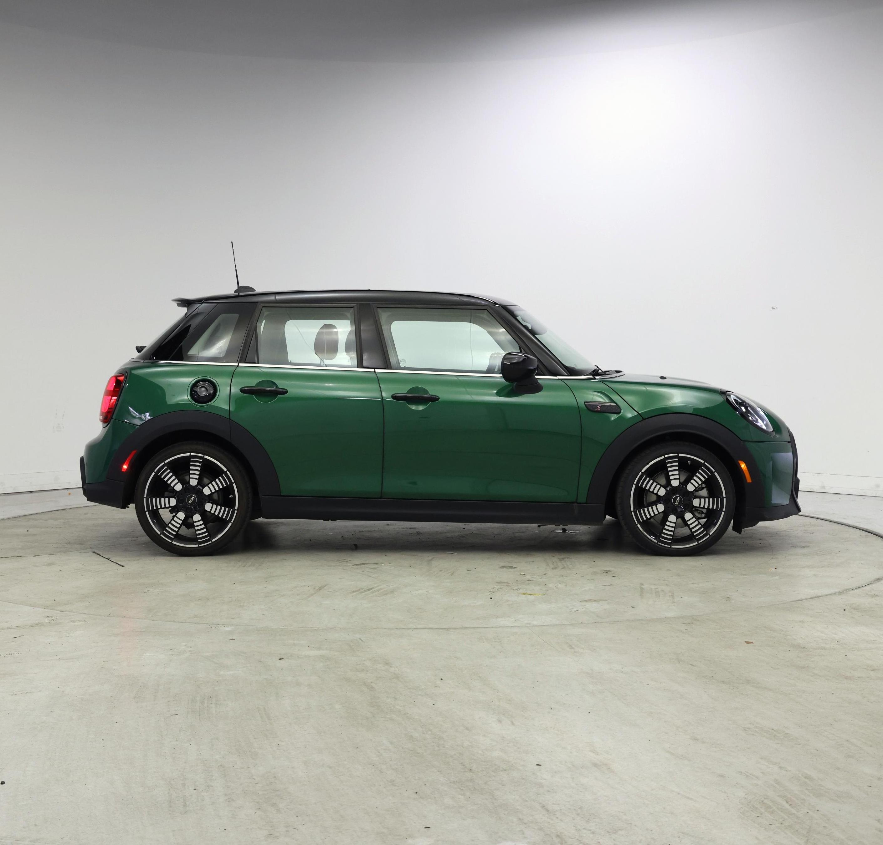 Thumbnail: 2022 MINI Cooper Hardtop - 7