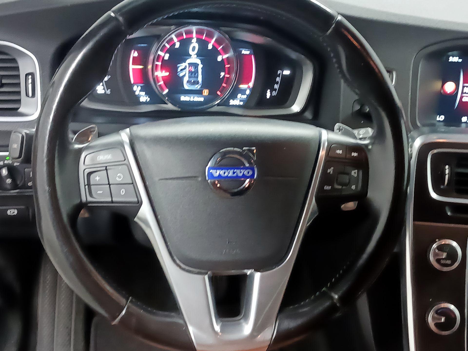 Thumbnail: 2016 Volvo V60 - 10