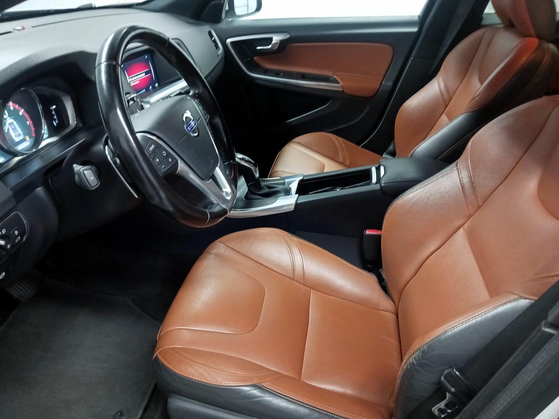 Thumbnail: 2016 Volvo V60 - 11