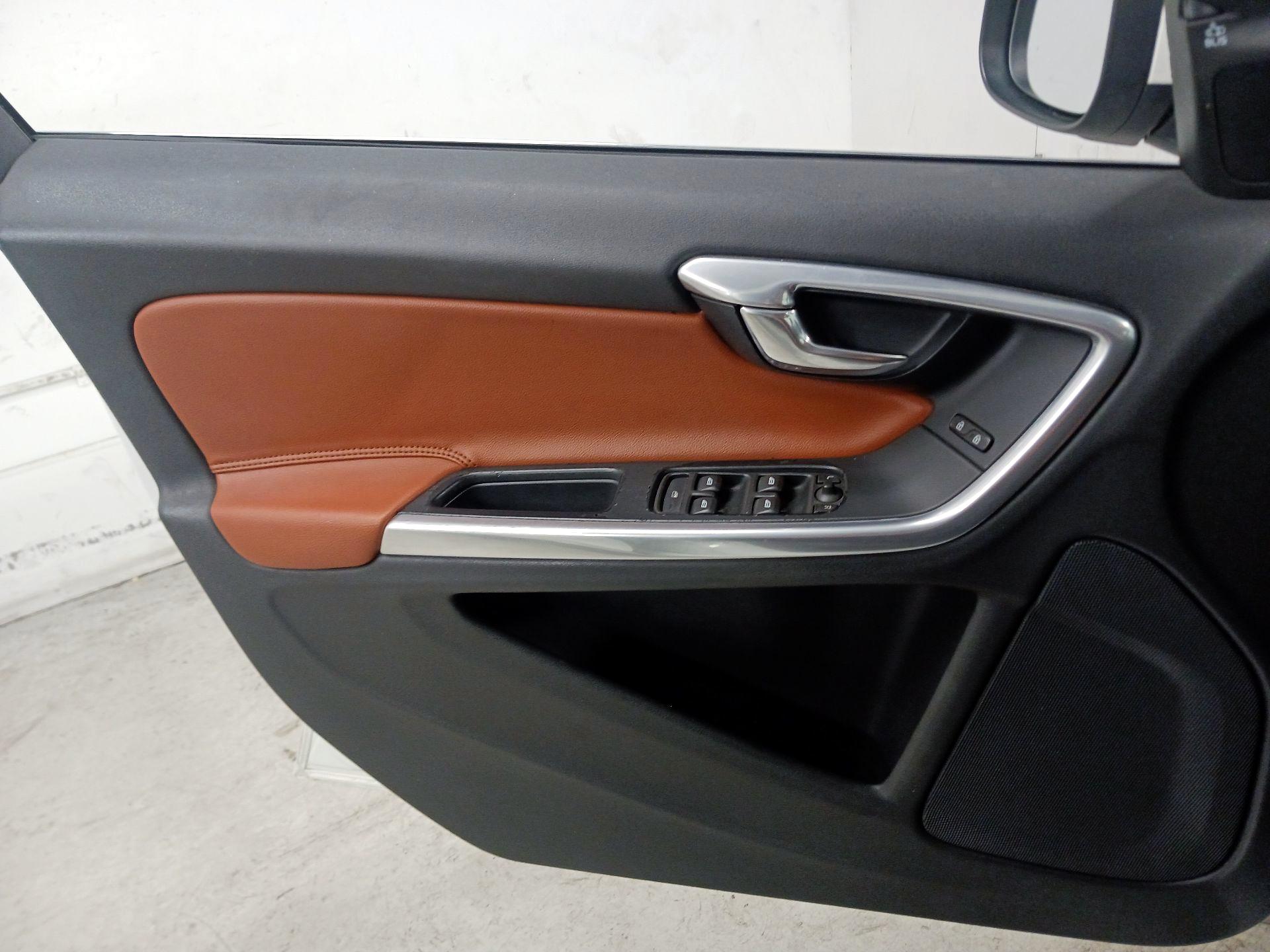 Thumbnail: 2016 Volvo V60 - 12