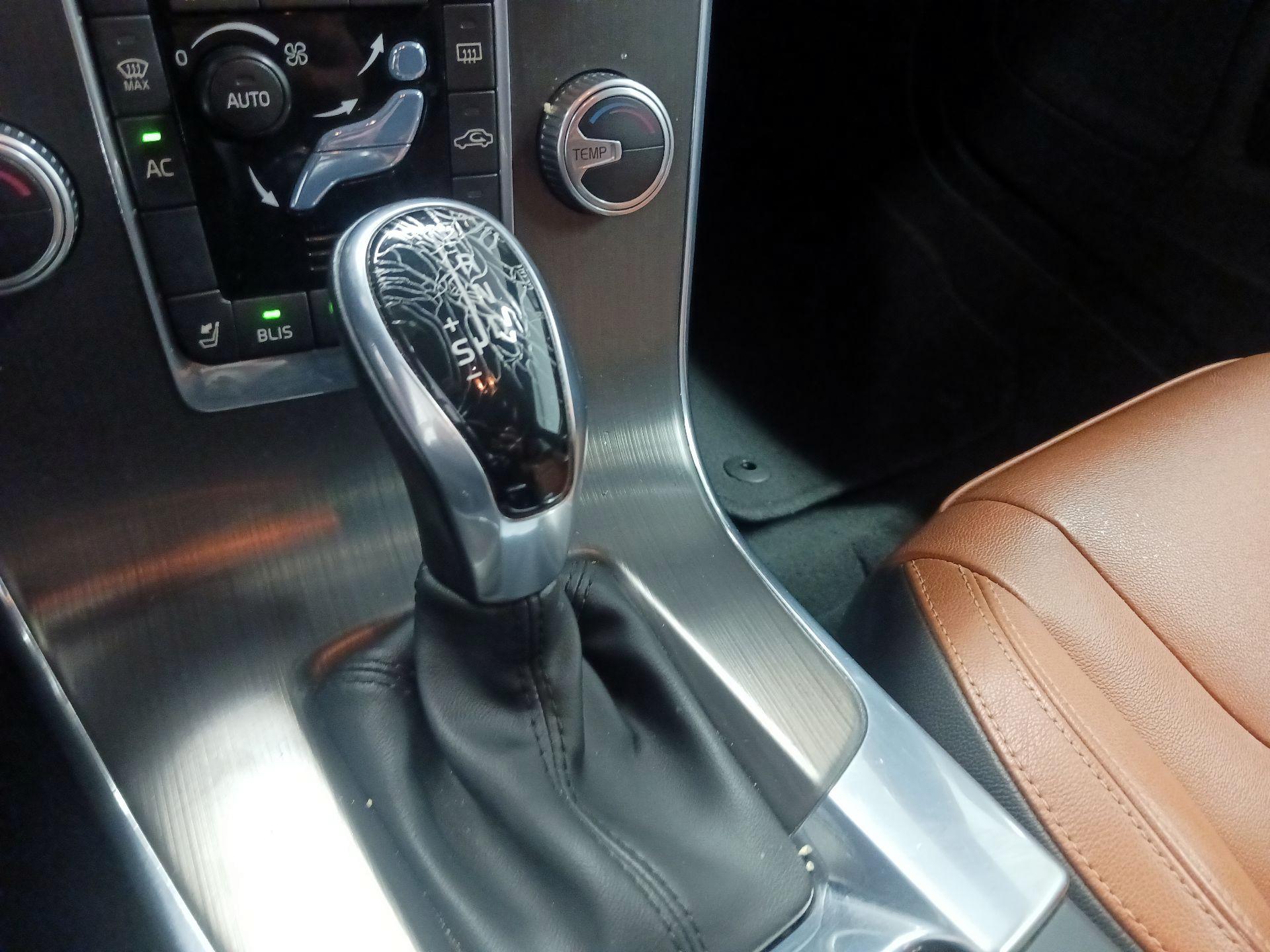 Thumbnail: 2016 Volvo V60 - 15