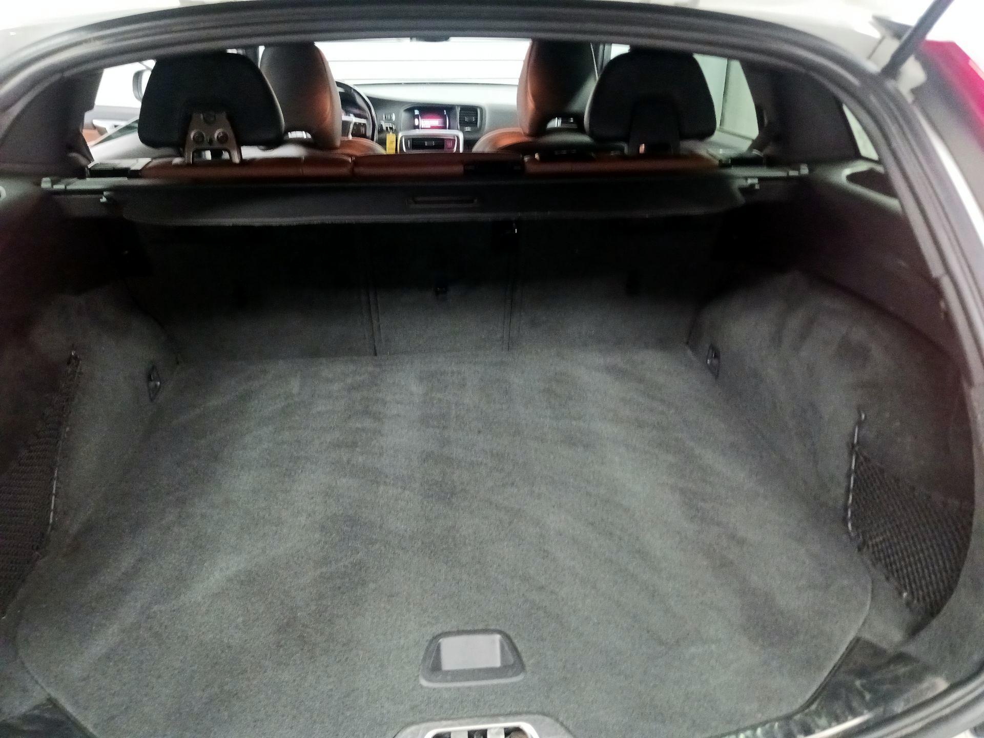 Thumbnail: 2016 Volvo V60 - 17