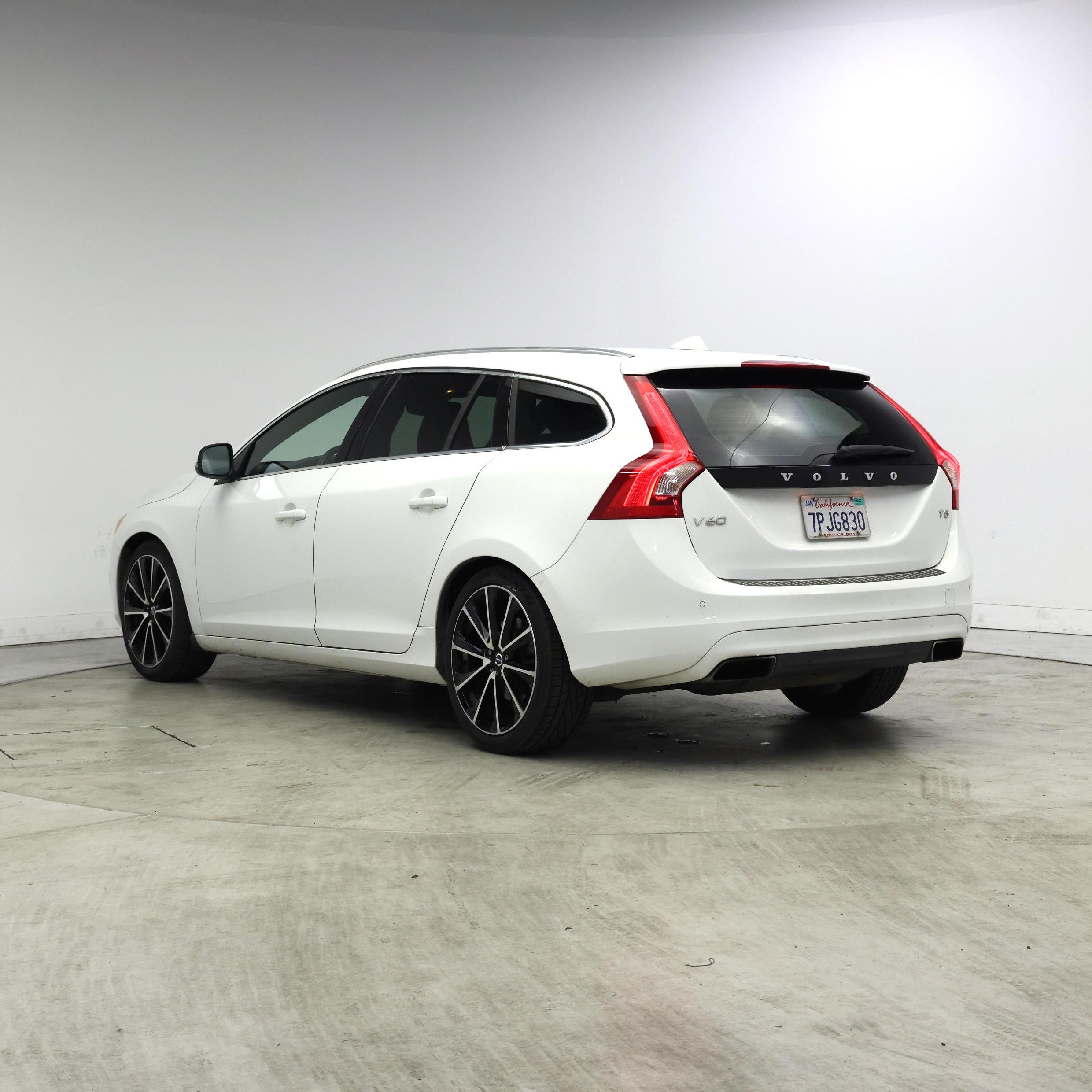 Thumbnail: 2016 Volvo V60 - 2