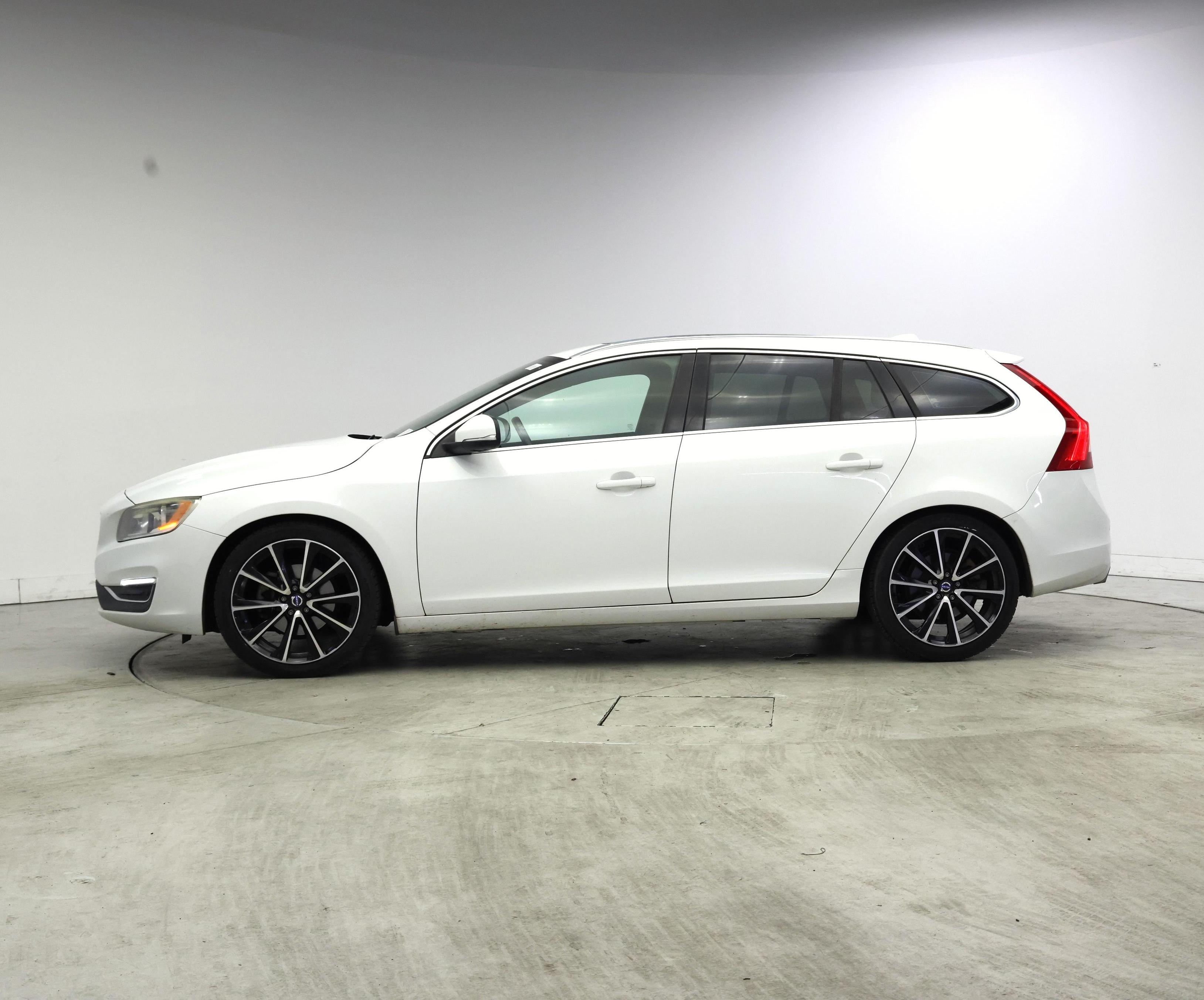 Thumbnail: 2016 Volvo V60 - 3