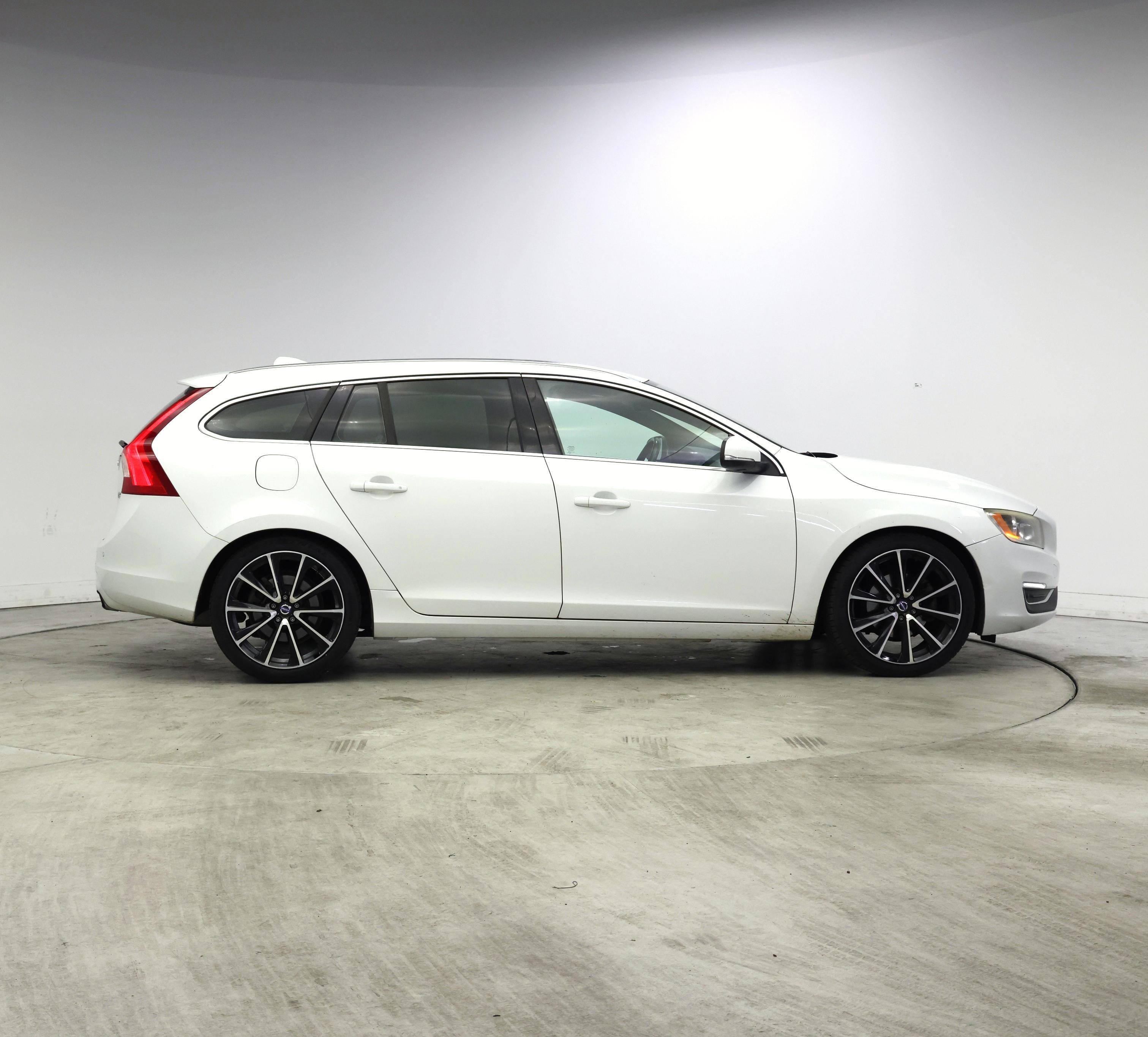 Thumbnail: 2016 Volvo V60 - 7