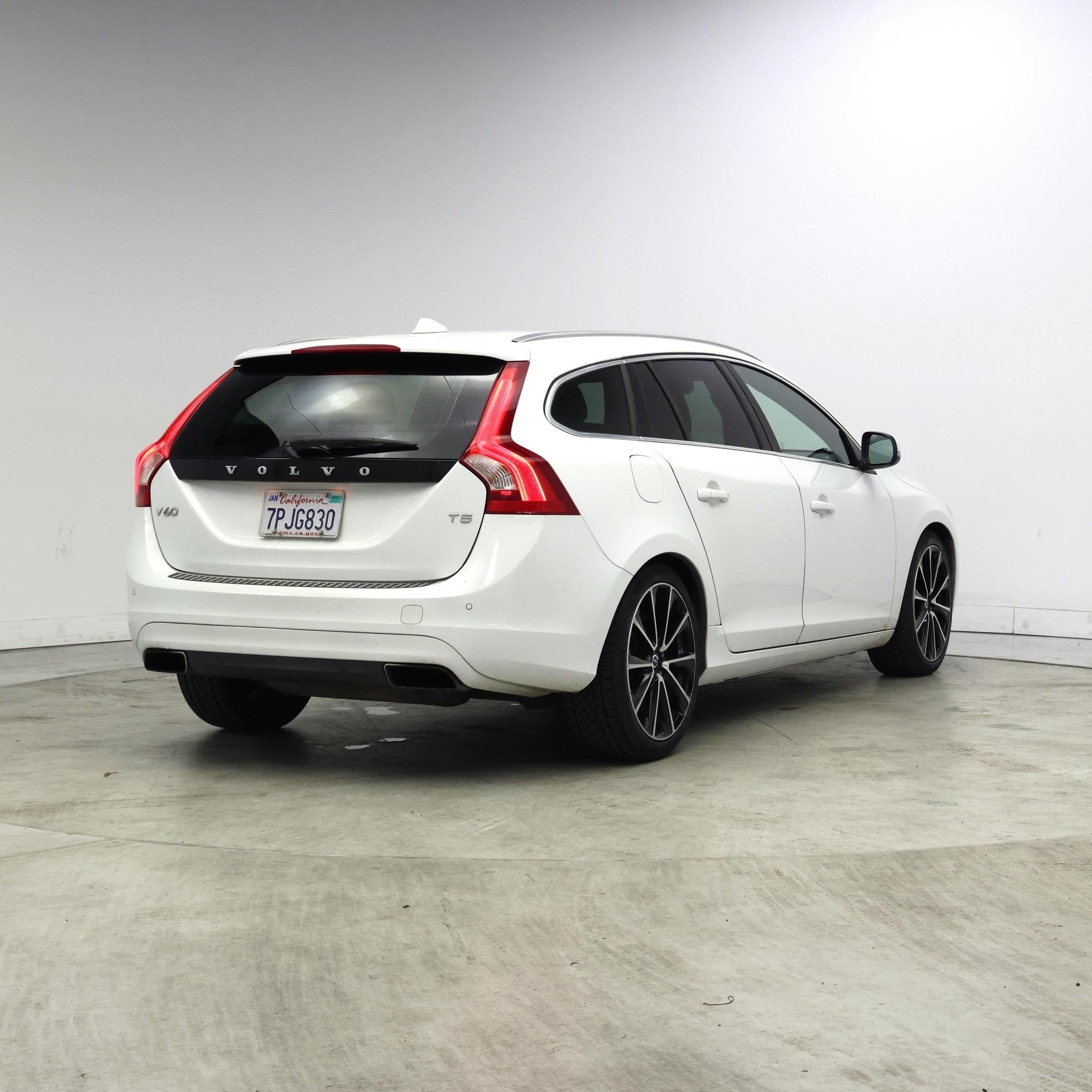 Thumbnail: 2016 Volvo V60 - 8