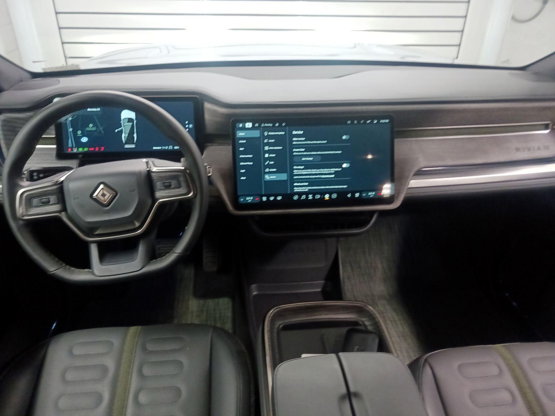 Thumbnail: 2026 Rivian R1S - 9