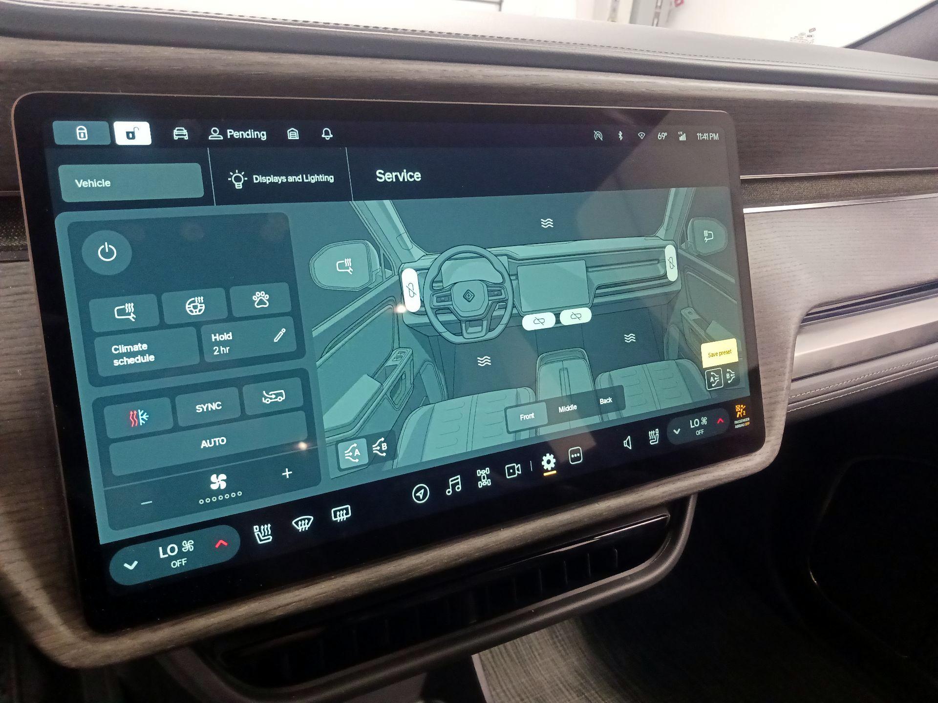 Thumbnail: 2026 Rivian R1S - 13