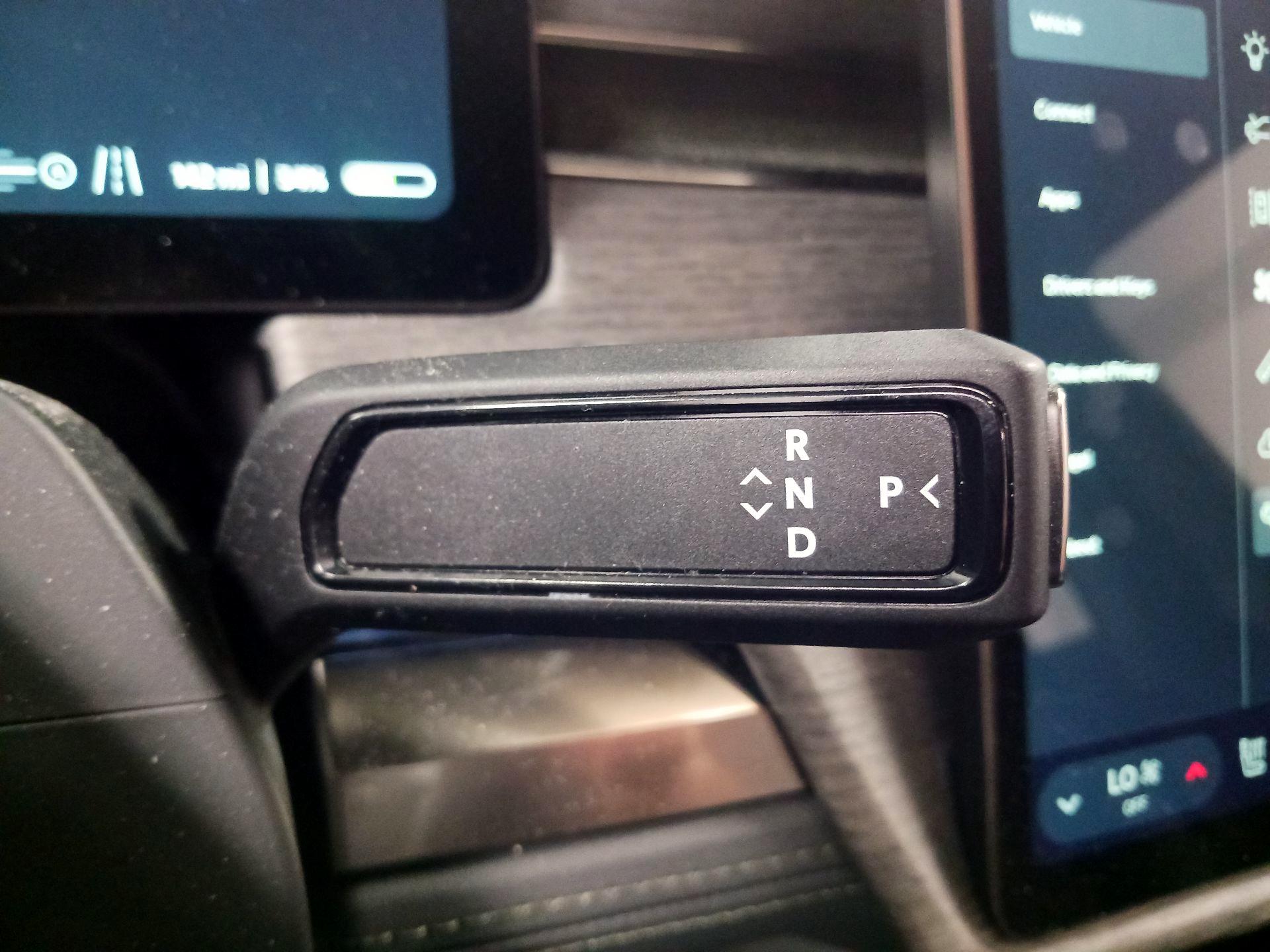 Thumbnail: 2026 Rivian R1S - 15