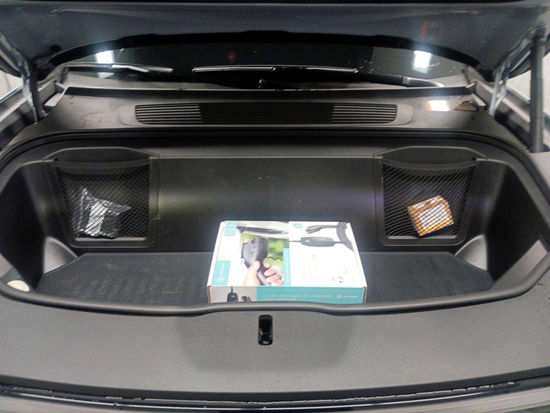 Thumbnail: 2026 Rivian R1S - 18