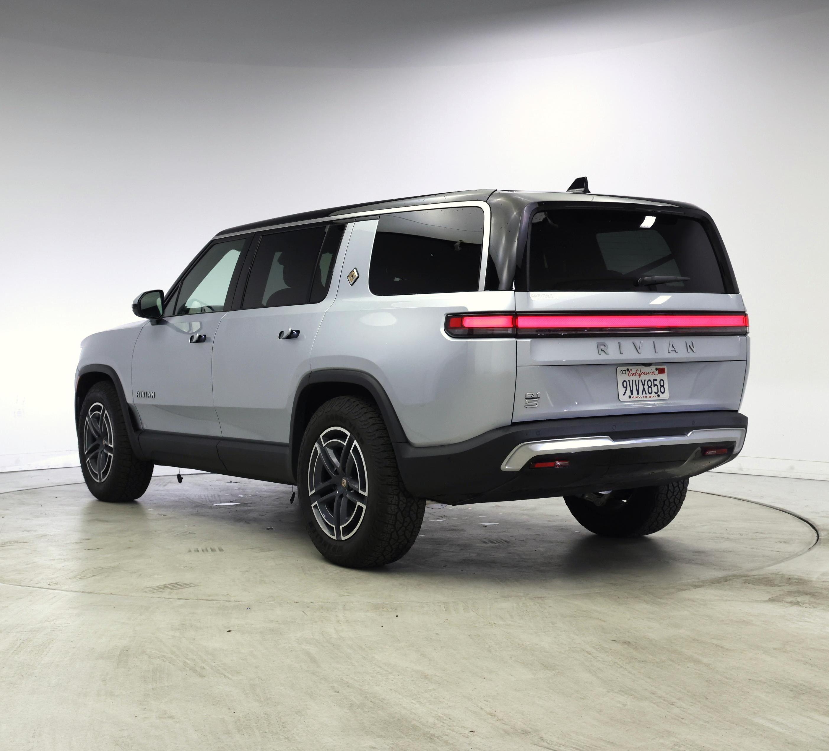 Thumbnail: 2026 Rivian R1S - 2