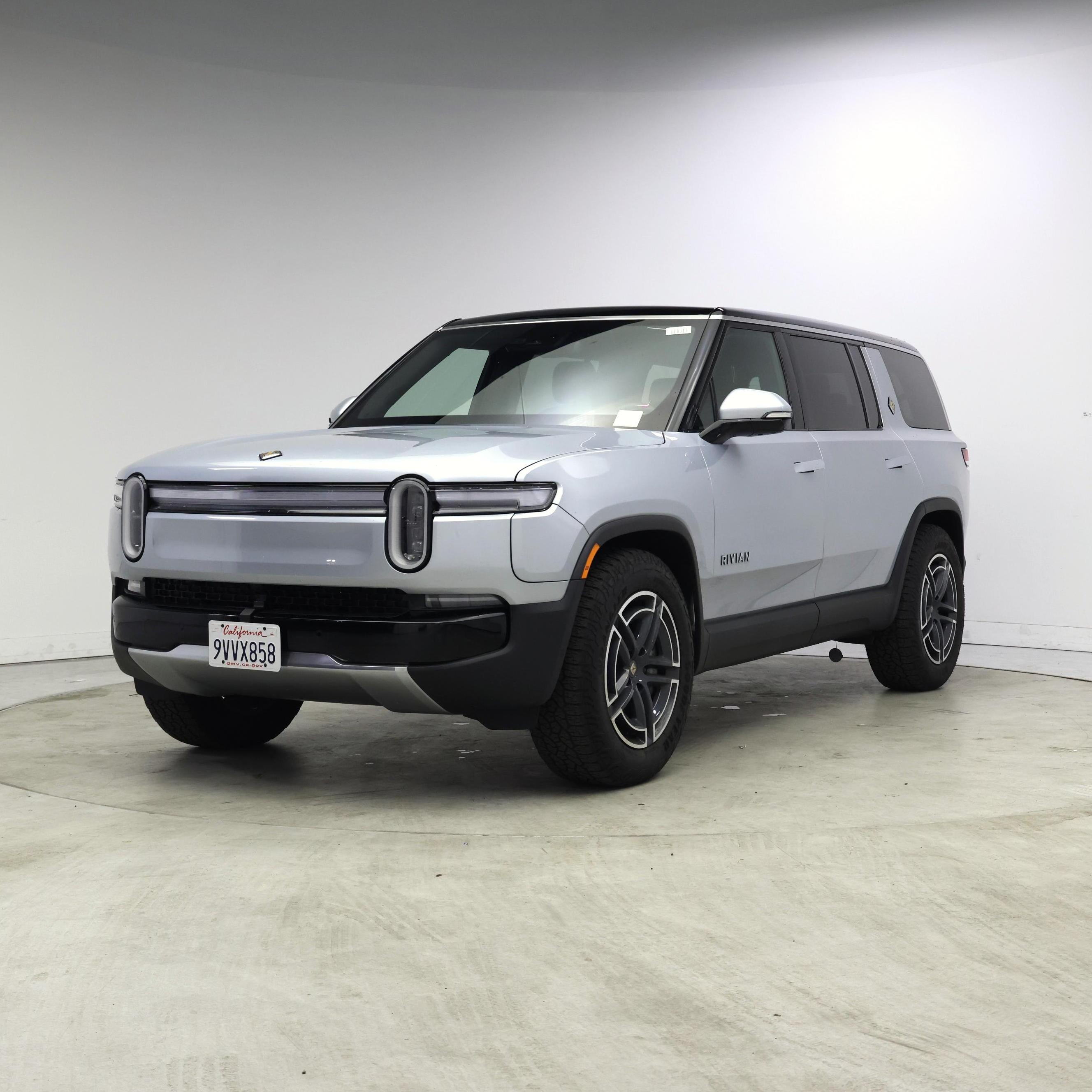 Thumbnail: 2026 Rivian R1S - 4