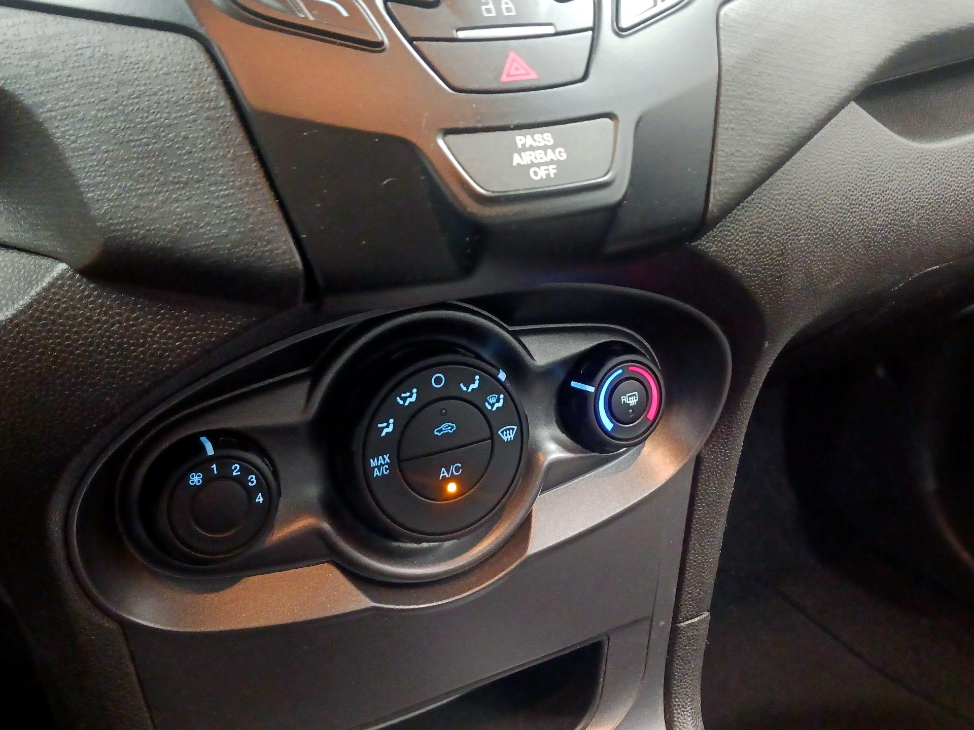 Thumbnail: 2016 Ford Fiesta - 14