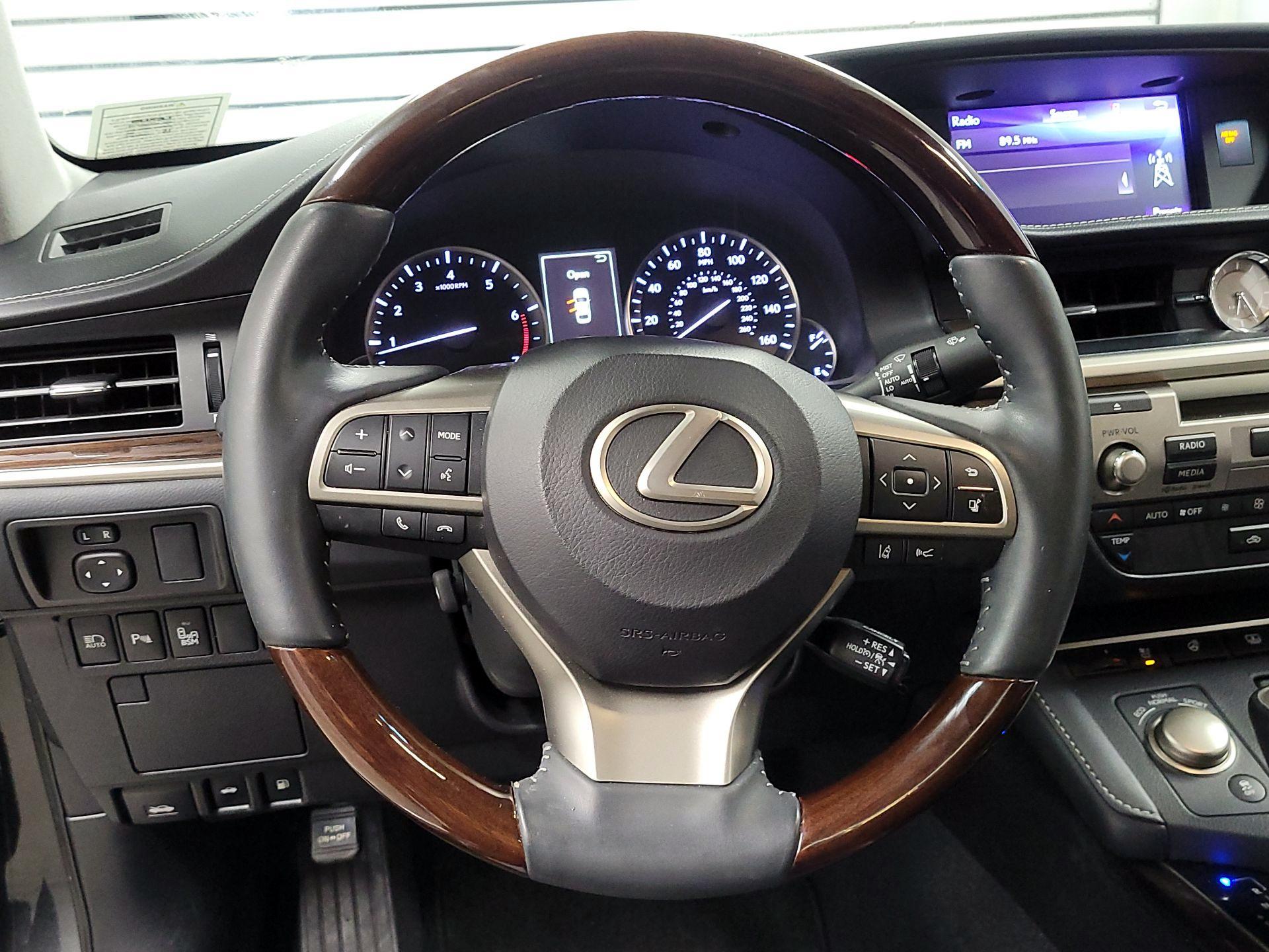 Thumbnail: 2018 Lexus ES - 10