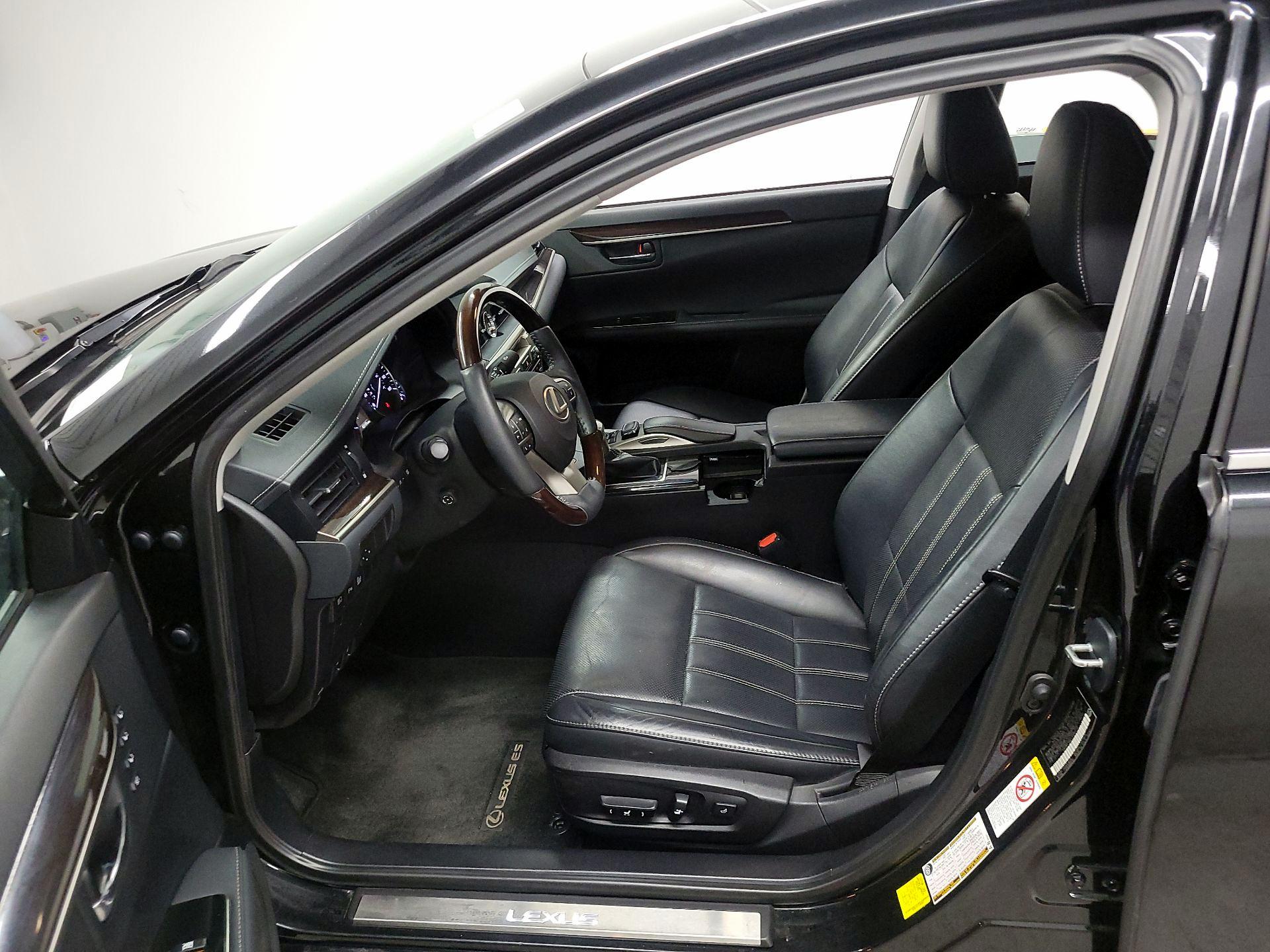 Thumbnail: 2018 Lexus ES - 11