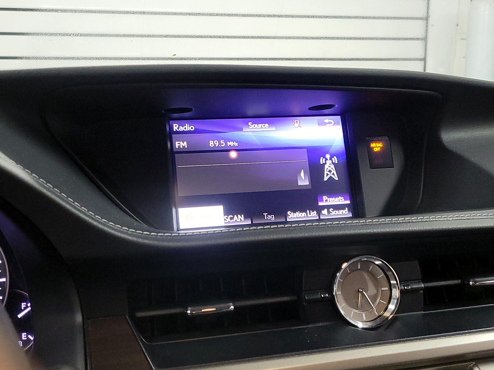 Thumbnail: 2018 Lexus ES - 14