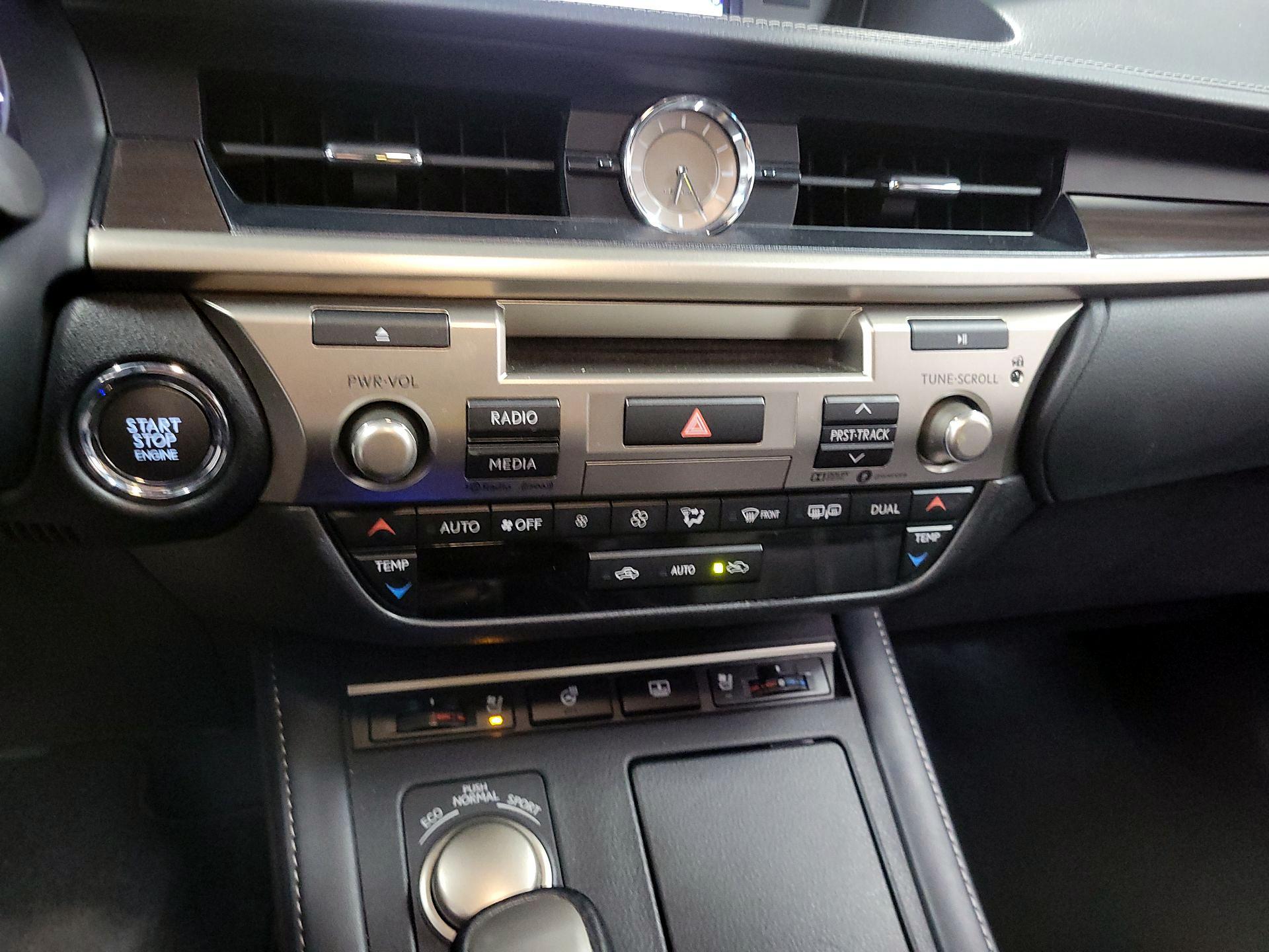 Thumbnail: 2018 Lexus ES - 15