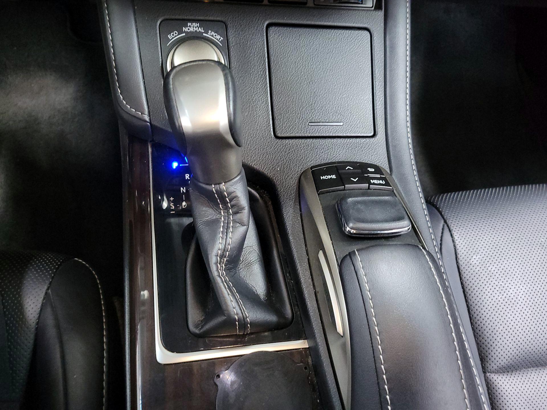 Thumbnail: 2018 Lexus ES - 16