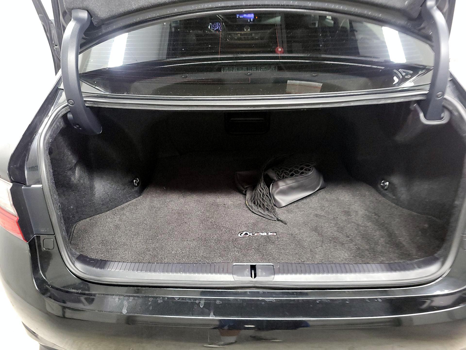 Thumbnail: 2018 Lexus ES - 18