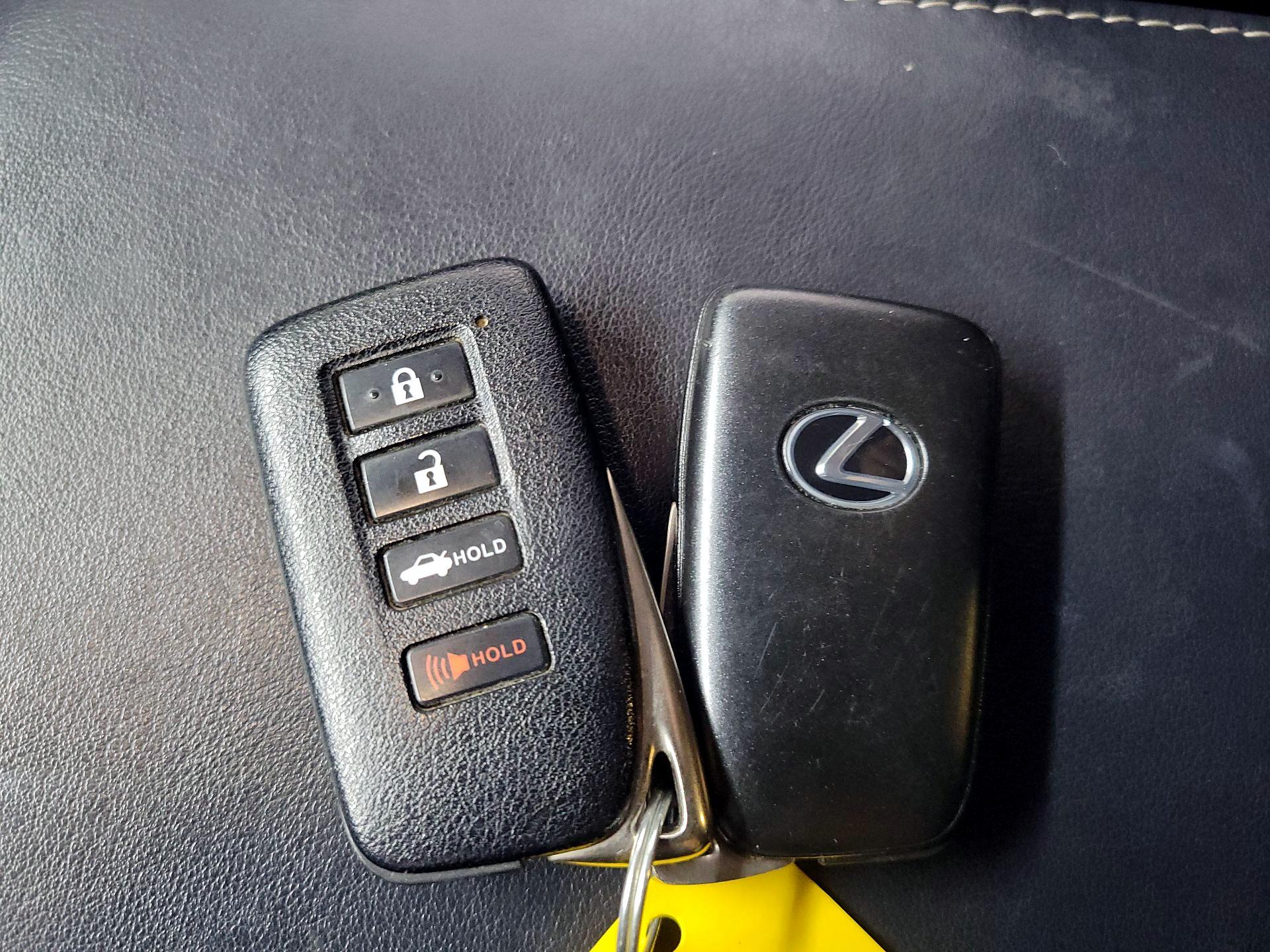 Thumbnail: 2018 Lexus ES - 20