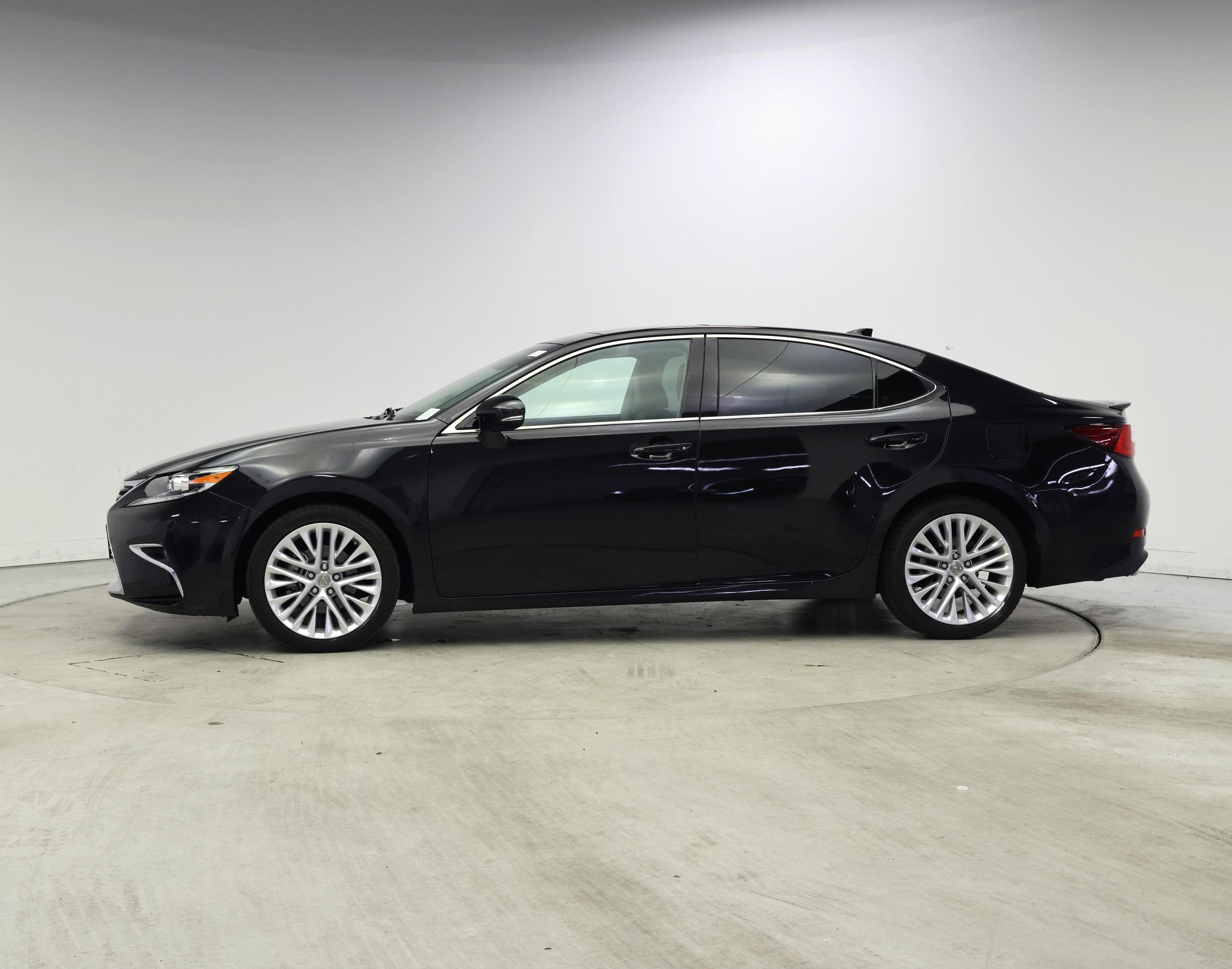 Thumbnail: 2018 Lexus ES - 3