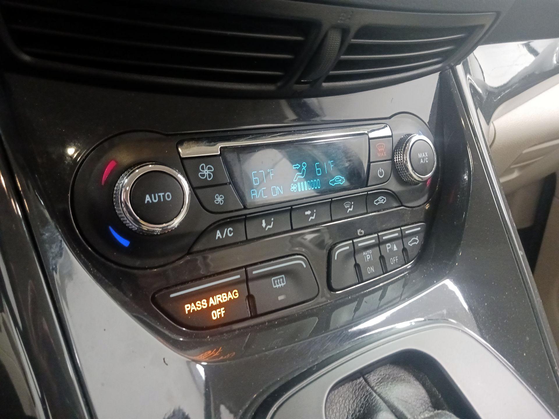 Thumbnail: 2015 Ford Escape - 14