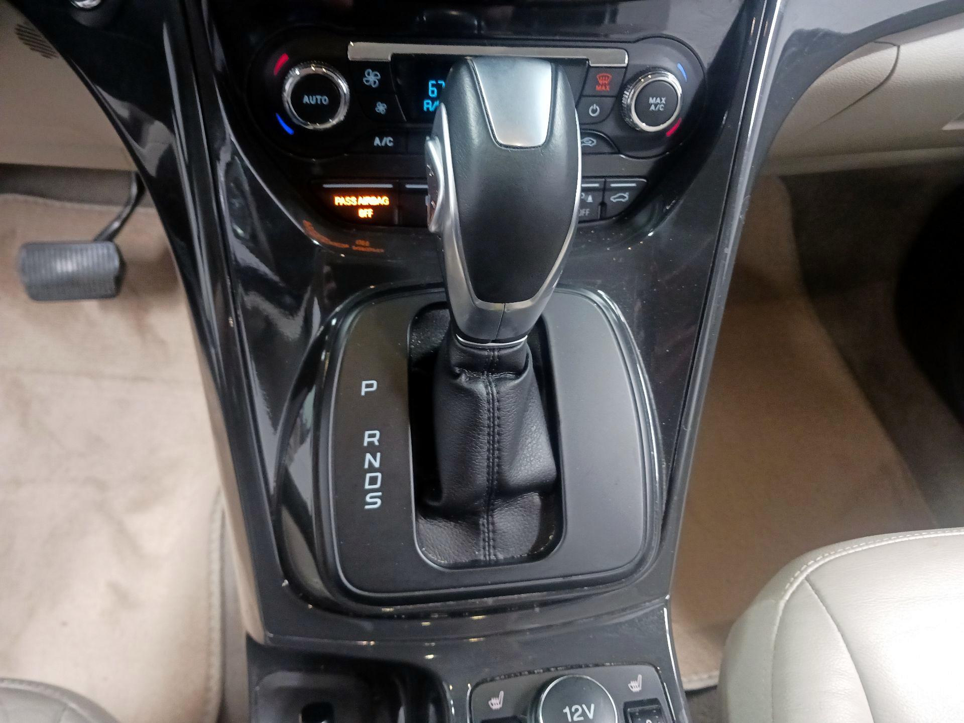 Thumbnail: 2015 Ford Escape - 15