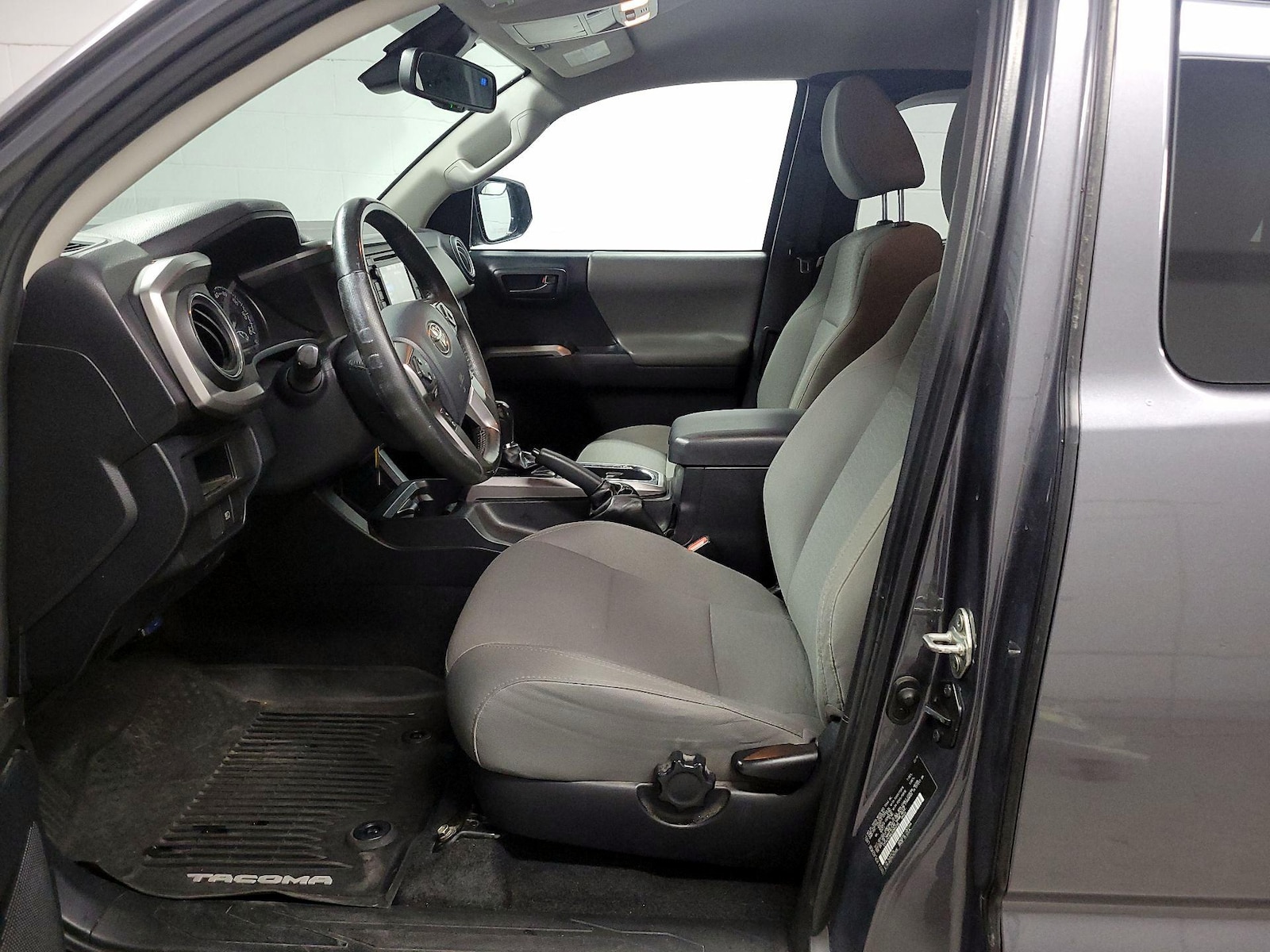 2018 Toyota Tacoma SR5 - Photo 12